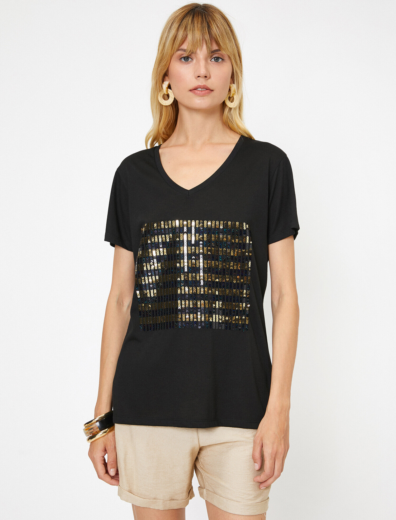   Pul Detaylı Tişört