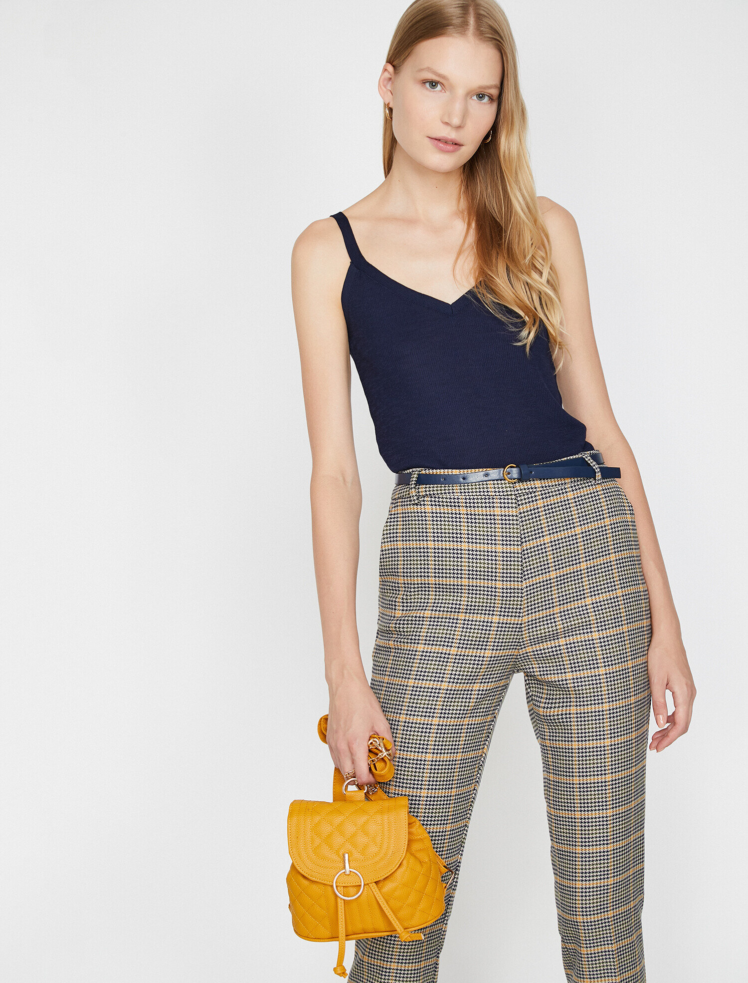  Kadın Deri Görünümlü Sırt Çantası