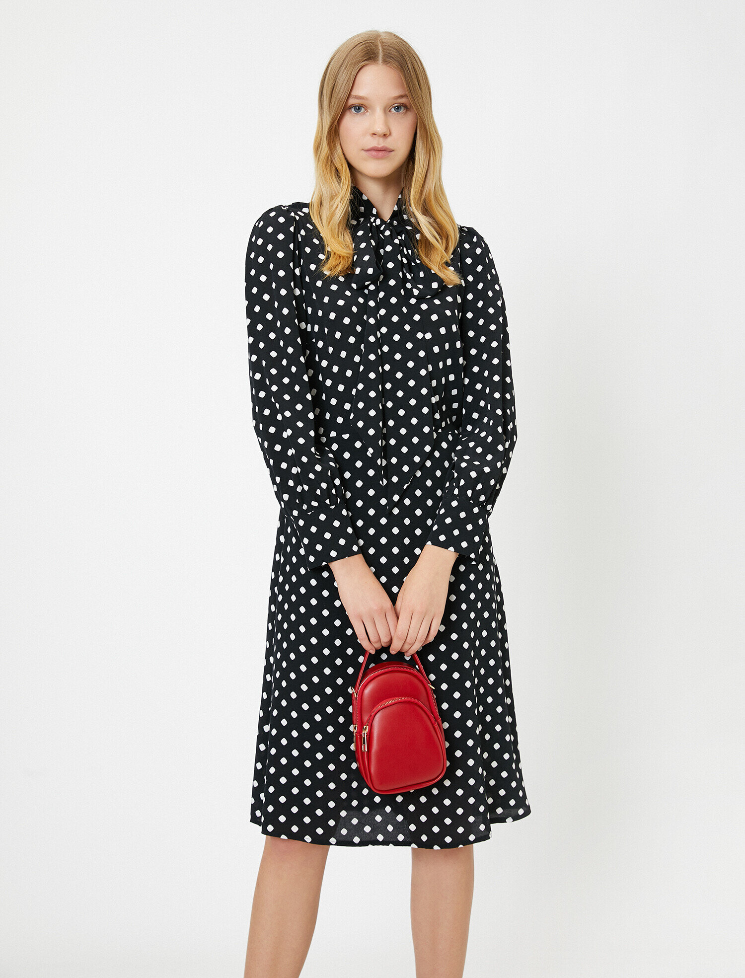  Kadın Deri Görünümlü El Çantası