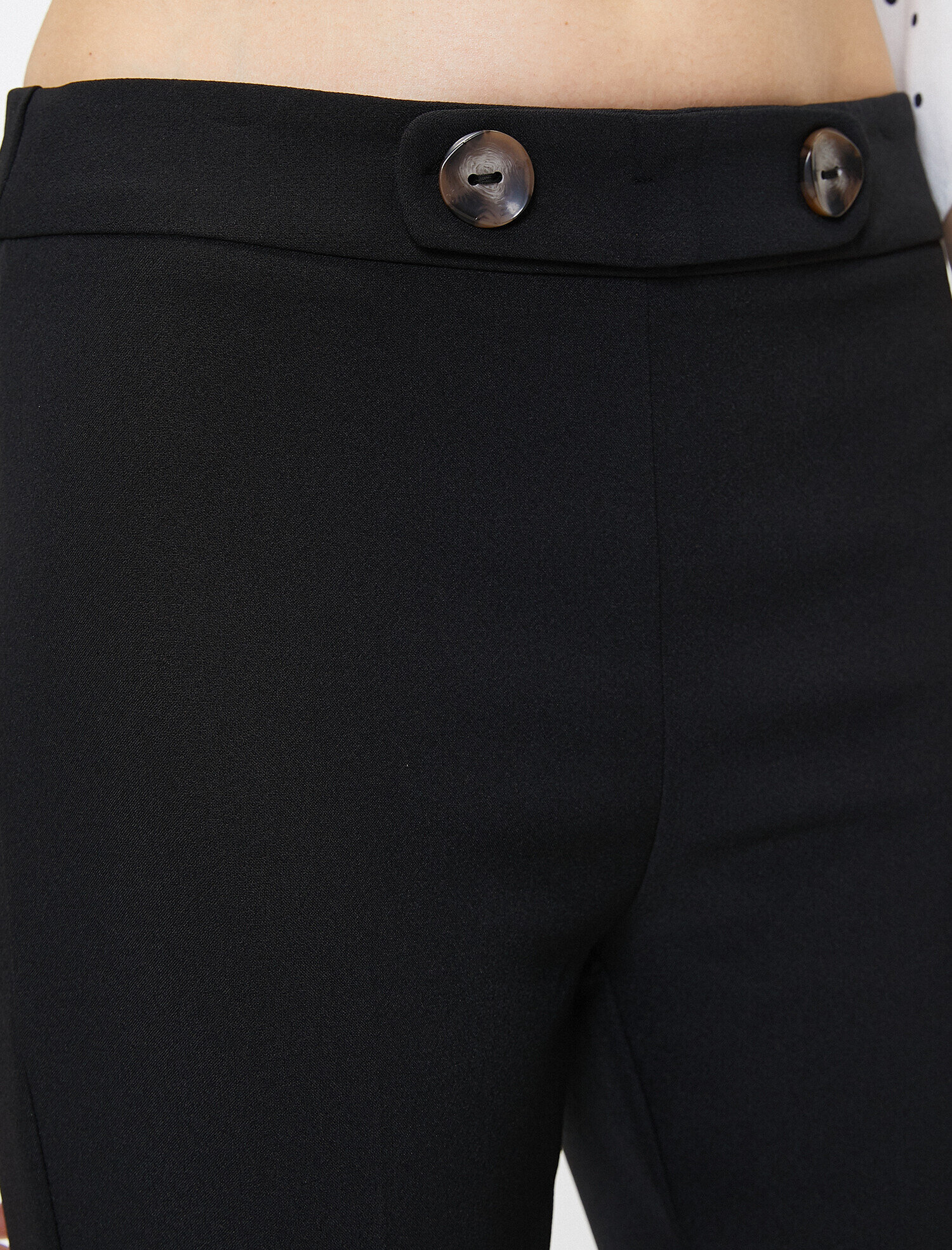 Düğme Detaylı Pantolon