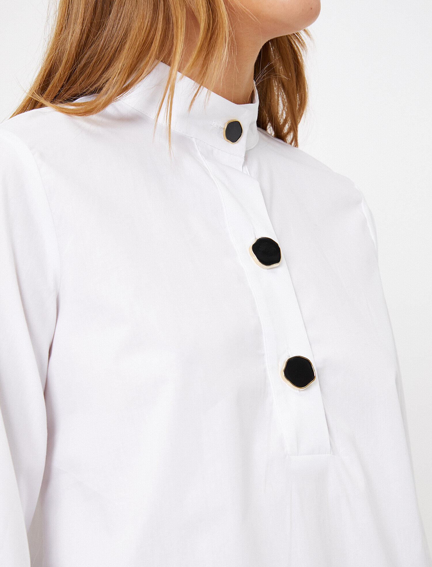 Düğme Detaylı Bluz