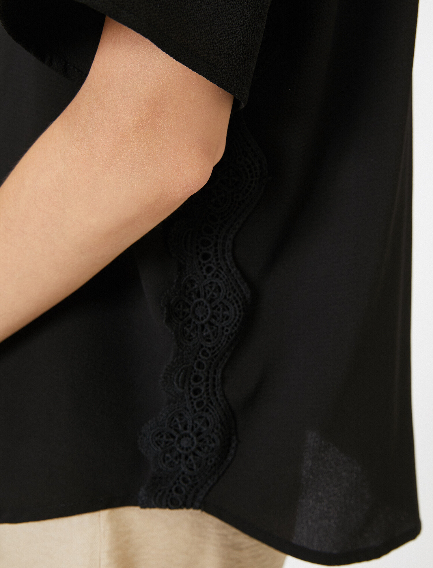   Dantel Detaylı Bluz