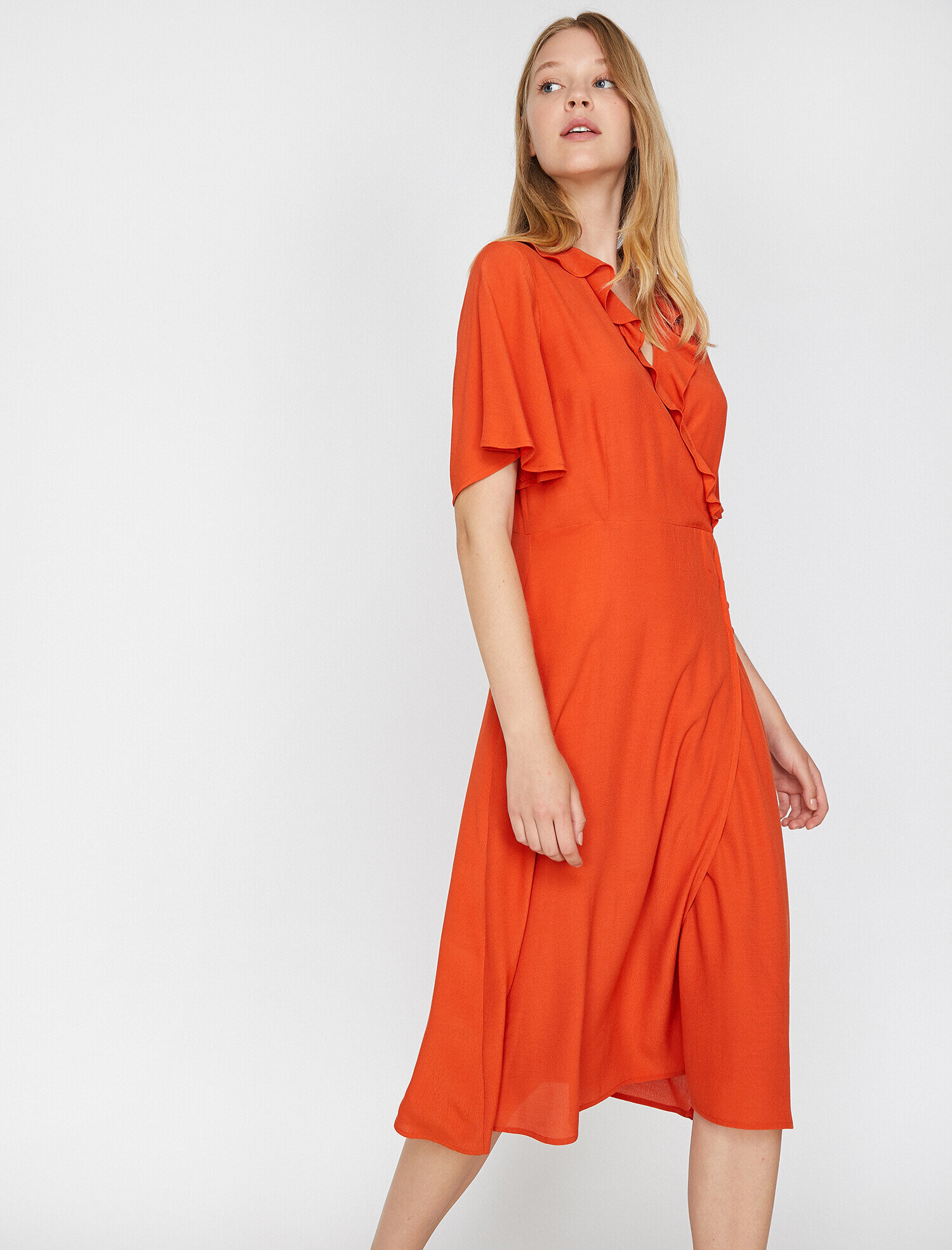   Düğme Detaylı Tişört