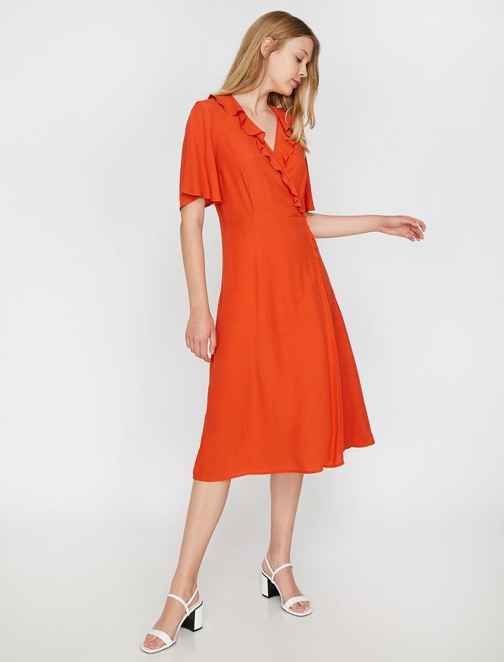  Düğme Detaylı Tişört