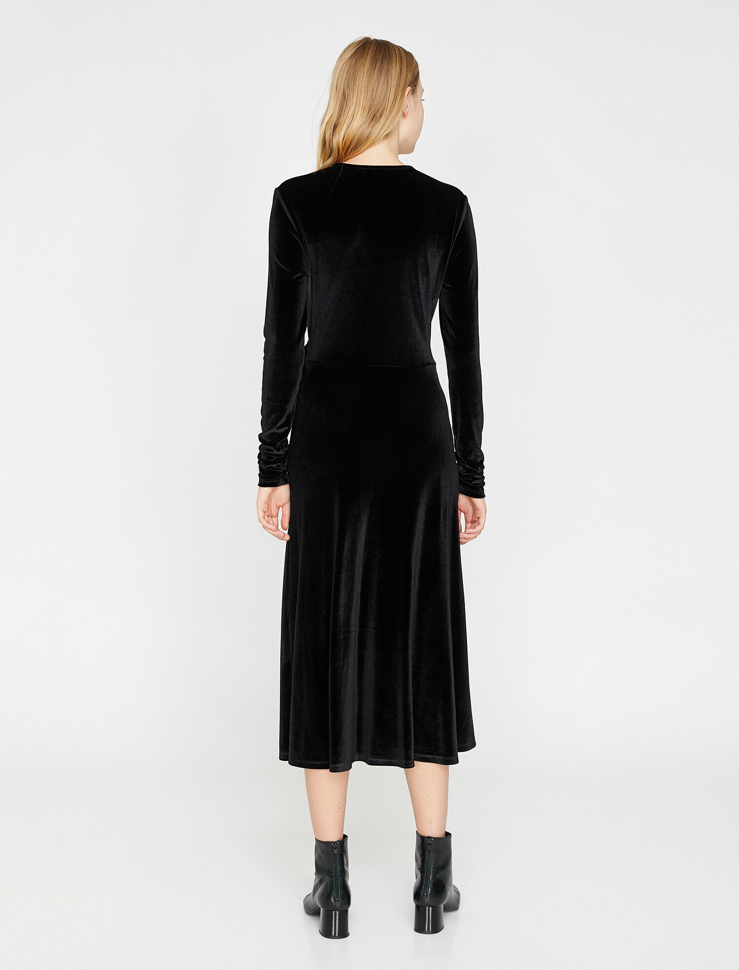   Düğme Detaylı Tişört