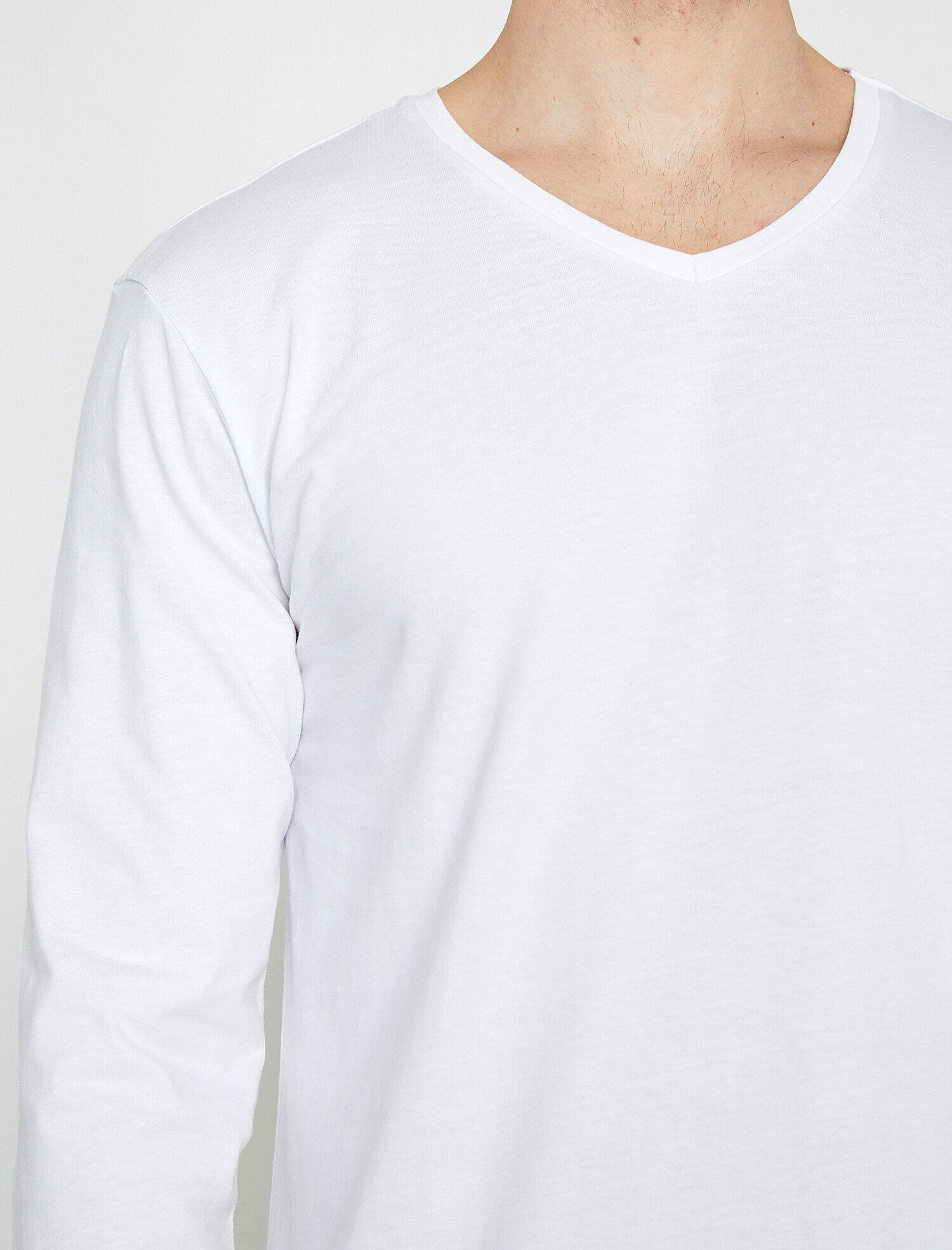 V Yaka Uzun Kollu Tişört