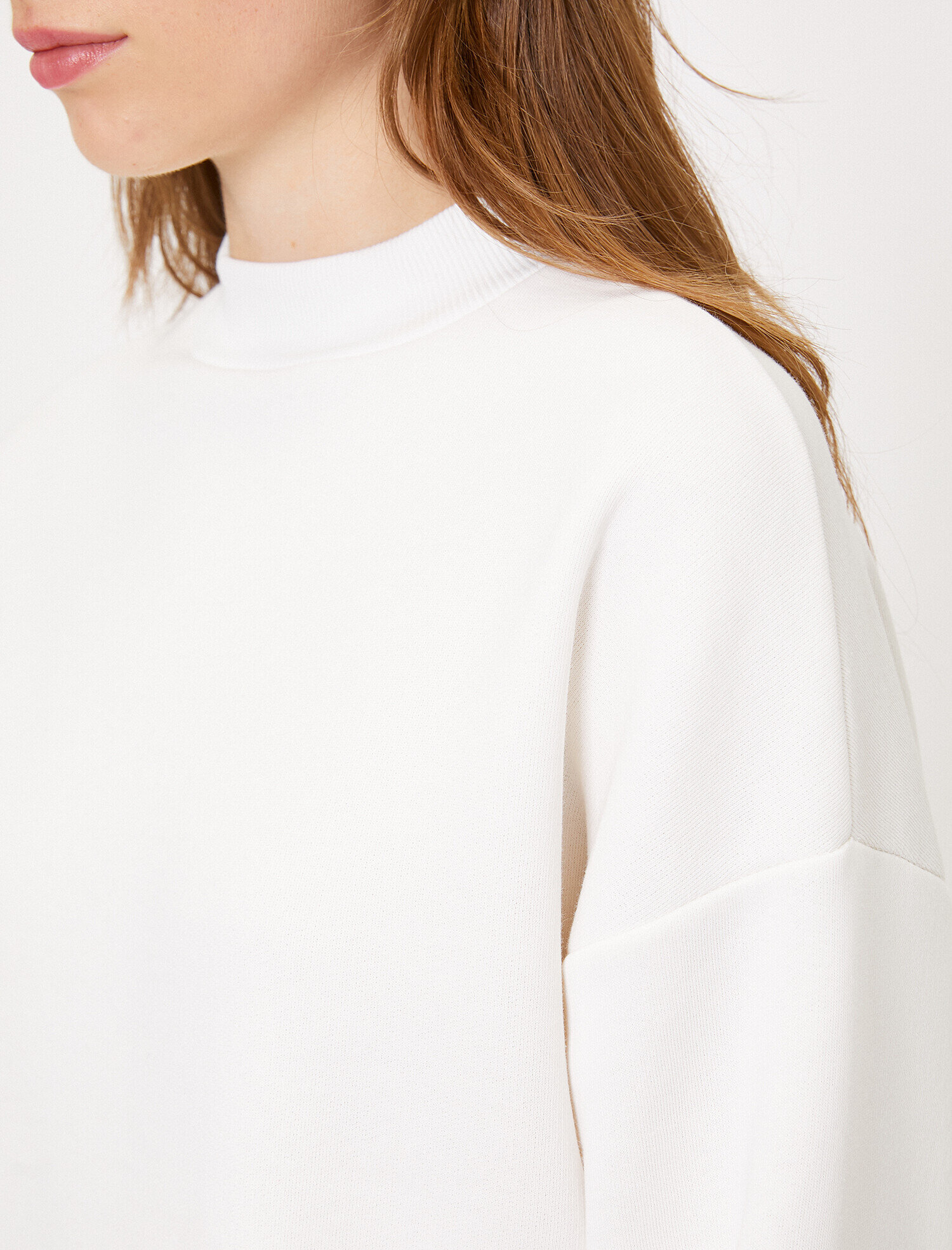   Yüksek Yaka Sweatshirt