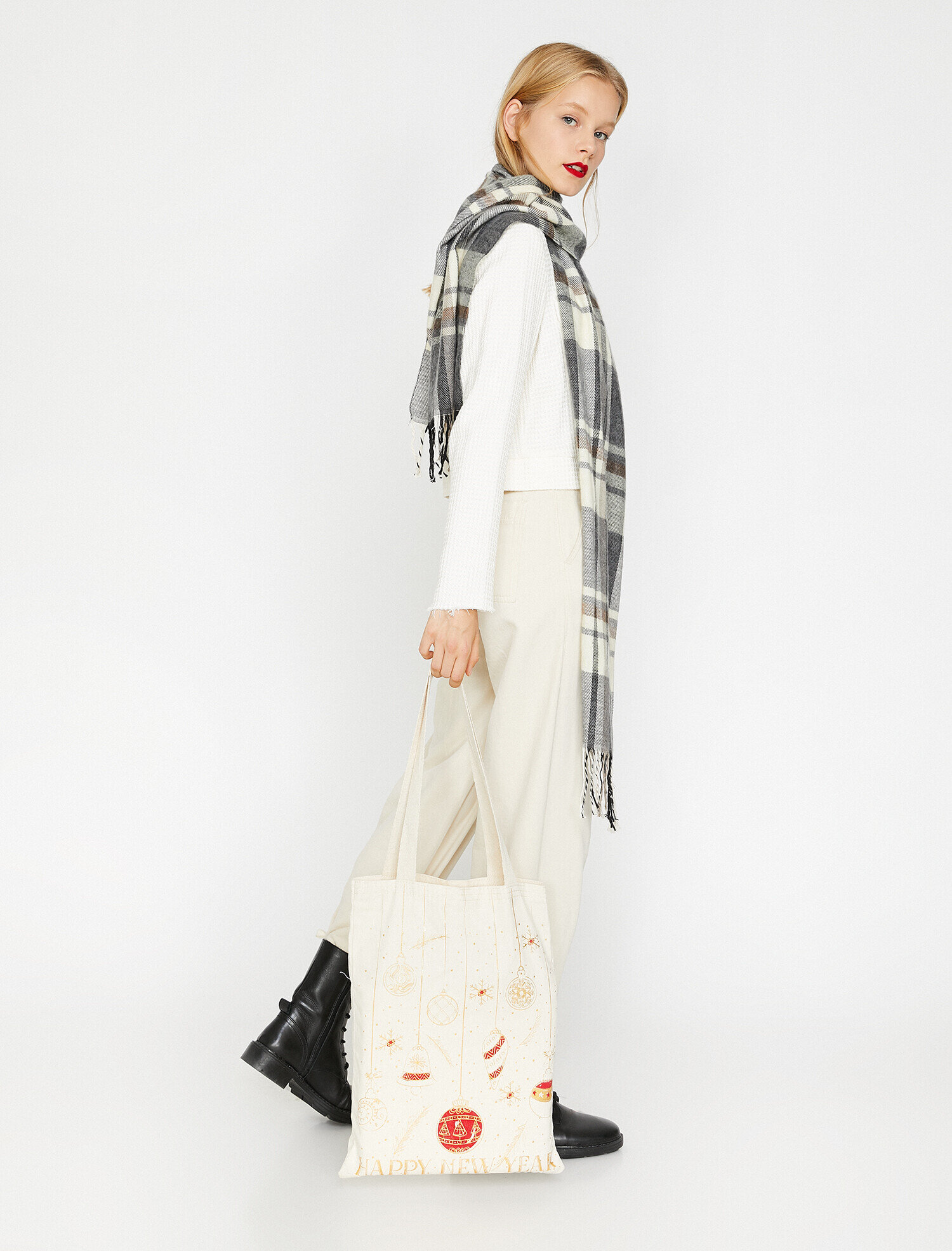  Kadın Yılbaşı Temalı Bez Çanta