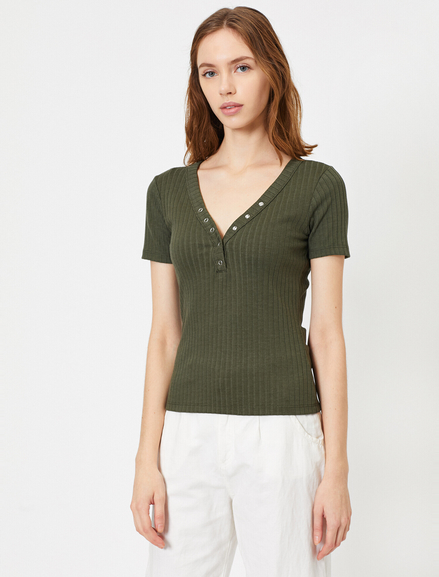   Çıtçıt Detaylı V Yaka Tişört