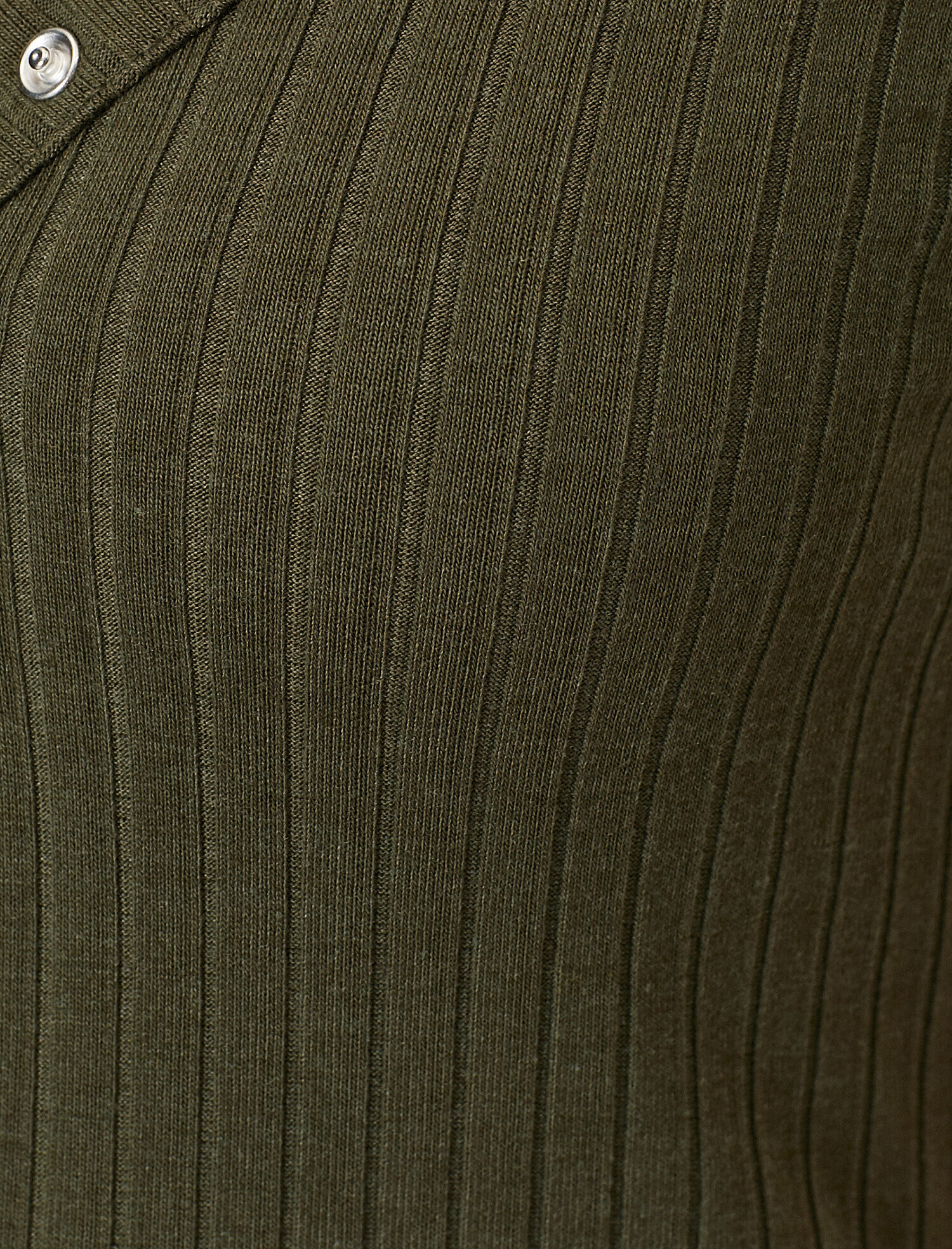   Çıtçıt Detaylı V Yaka Tişört