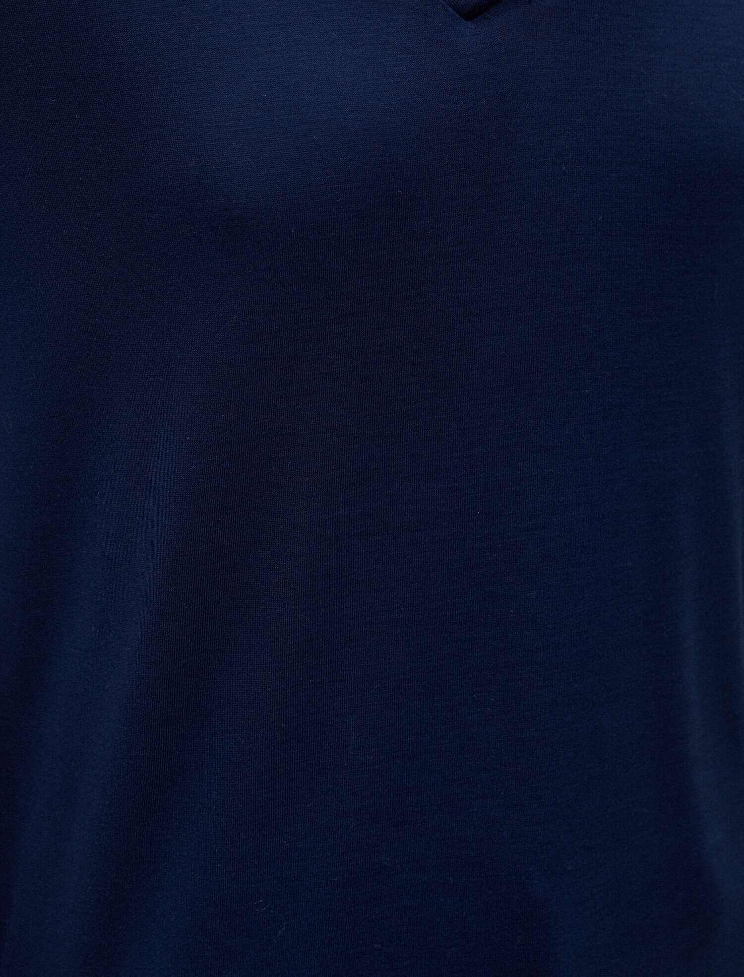   V Yaka Bol Kesim Basic Tişört