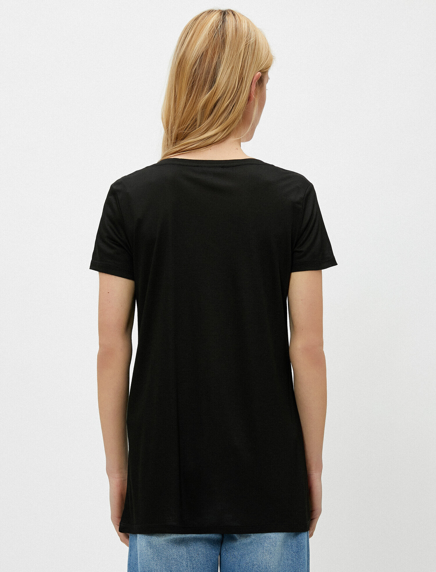   V Yaka Bol Kesim Basic Tişört