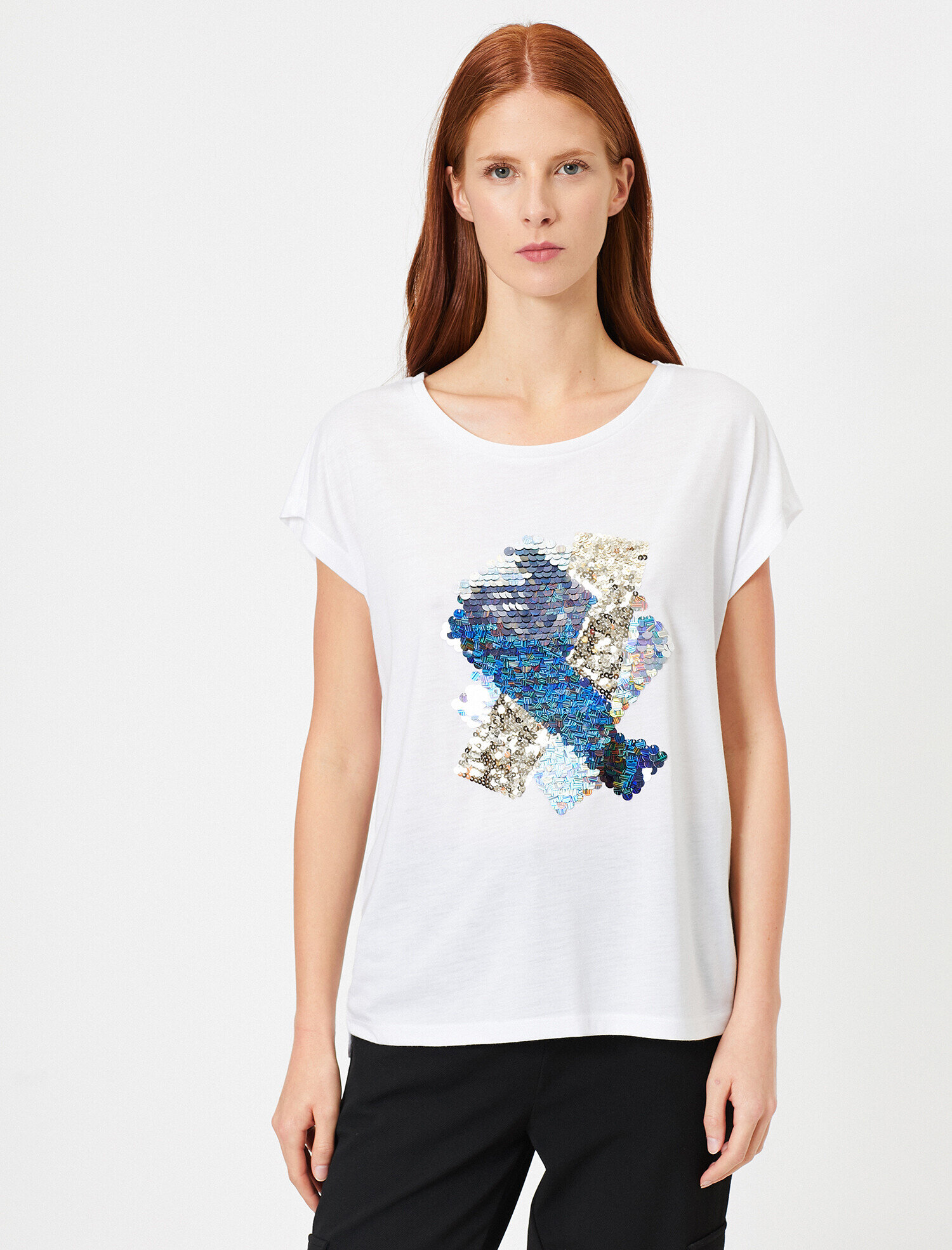   Pul Detaylı Kısa Kollu Tişört