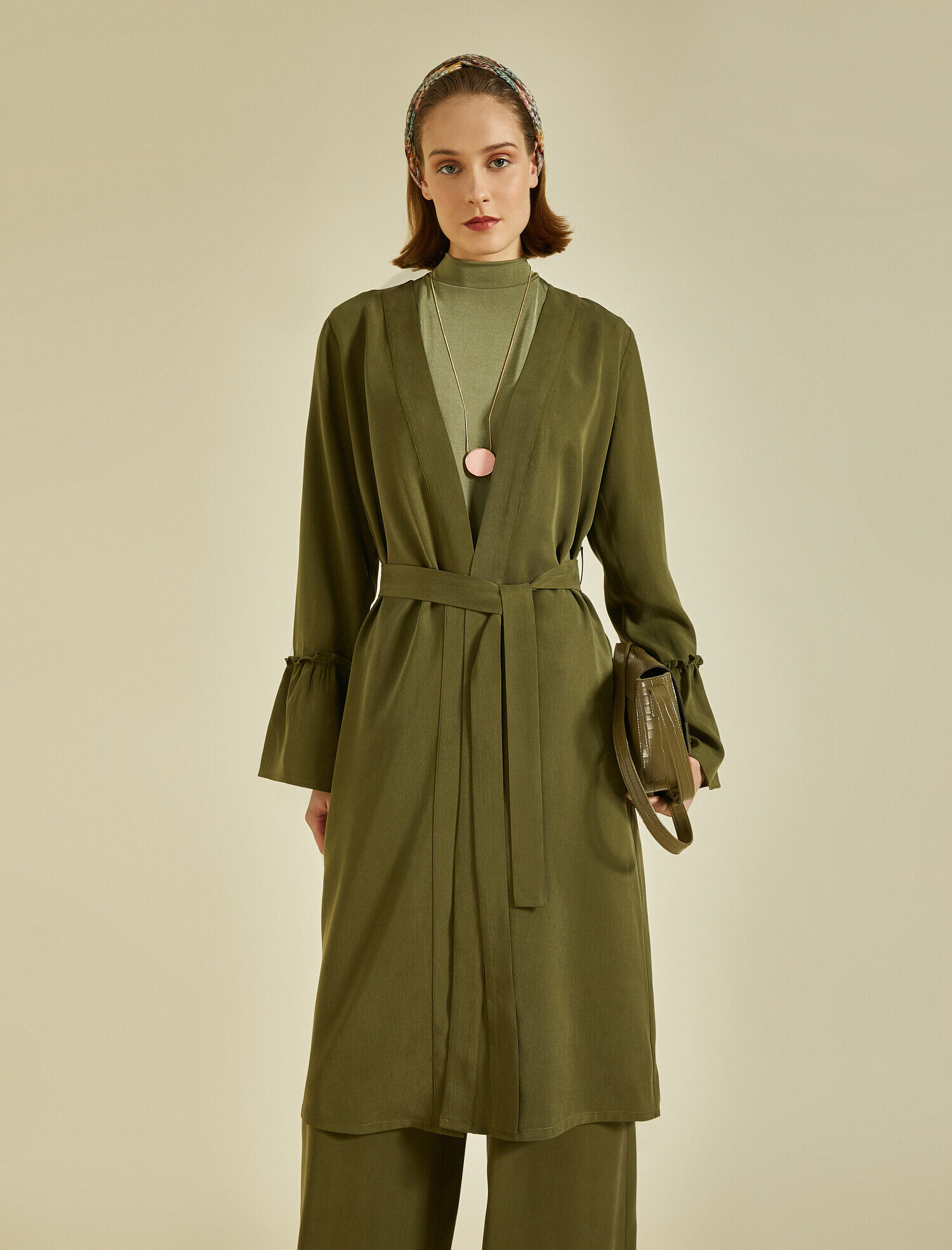   V Yaka Kolları Volanlı Uzun Kollu Beli Bağlamalı Kimono