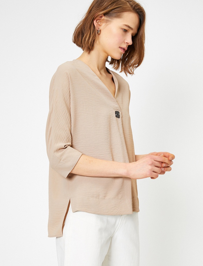  Düğme Detaylı Dökümlü Bluz