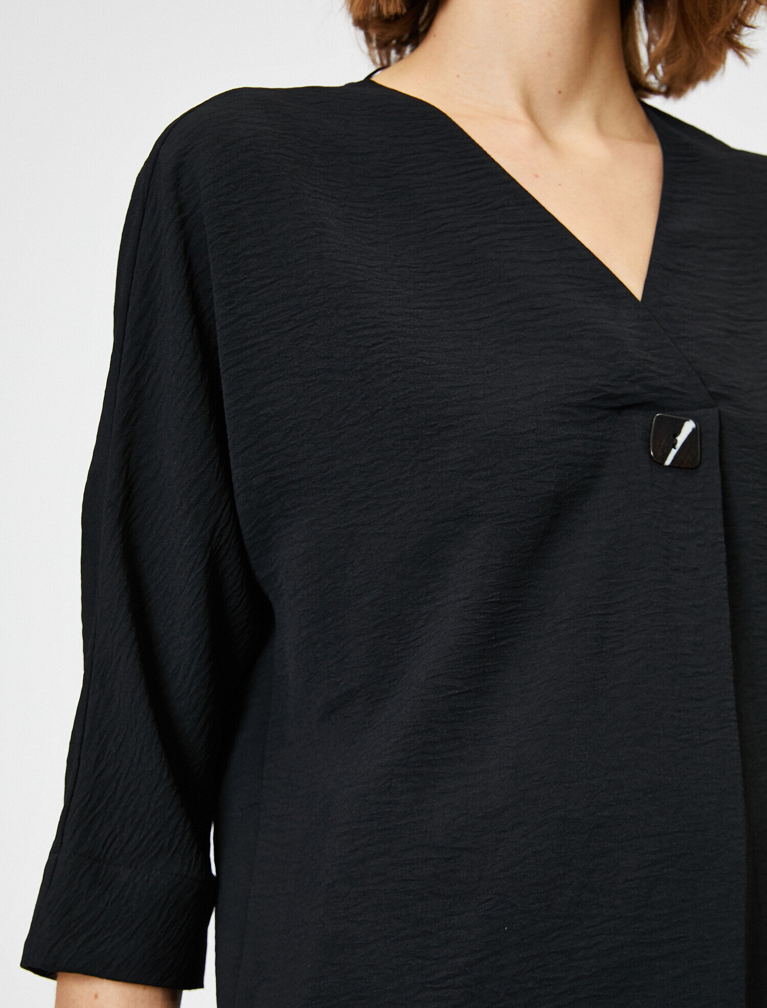   Düğme Detaylı Dökümlü Bluz