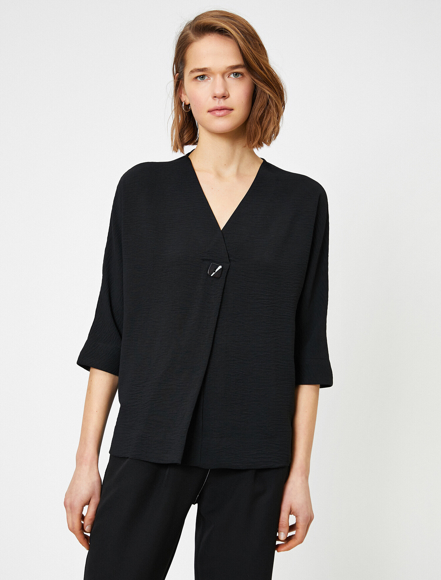   Düğme Detaylı Dökümlü Bluz