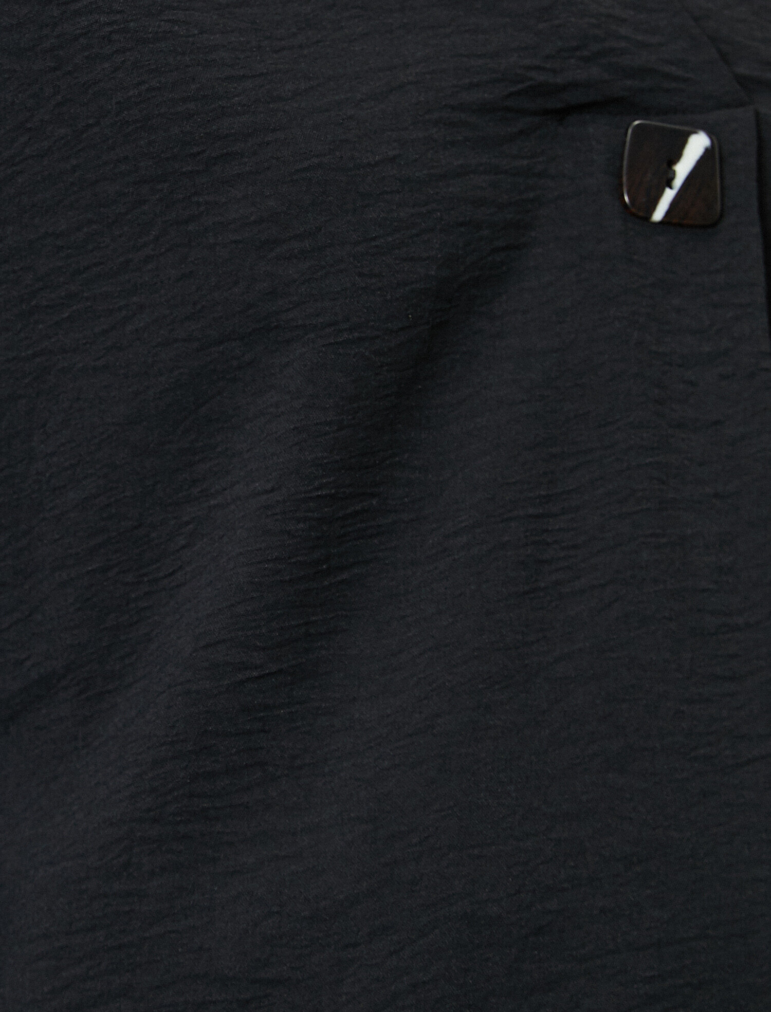   Düğme Detaylı Dökümlü Bluz