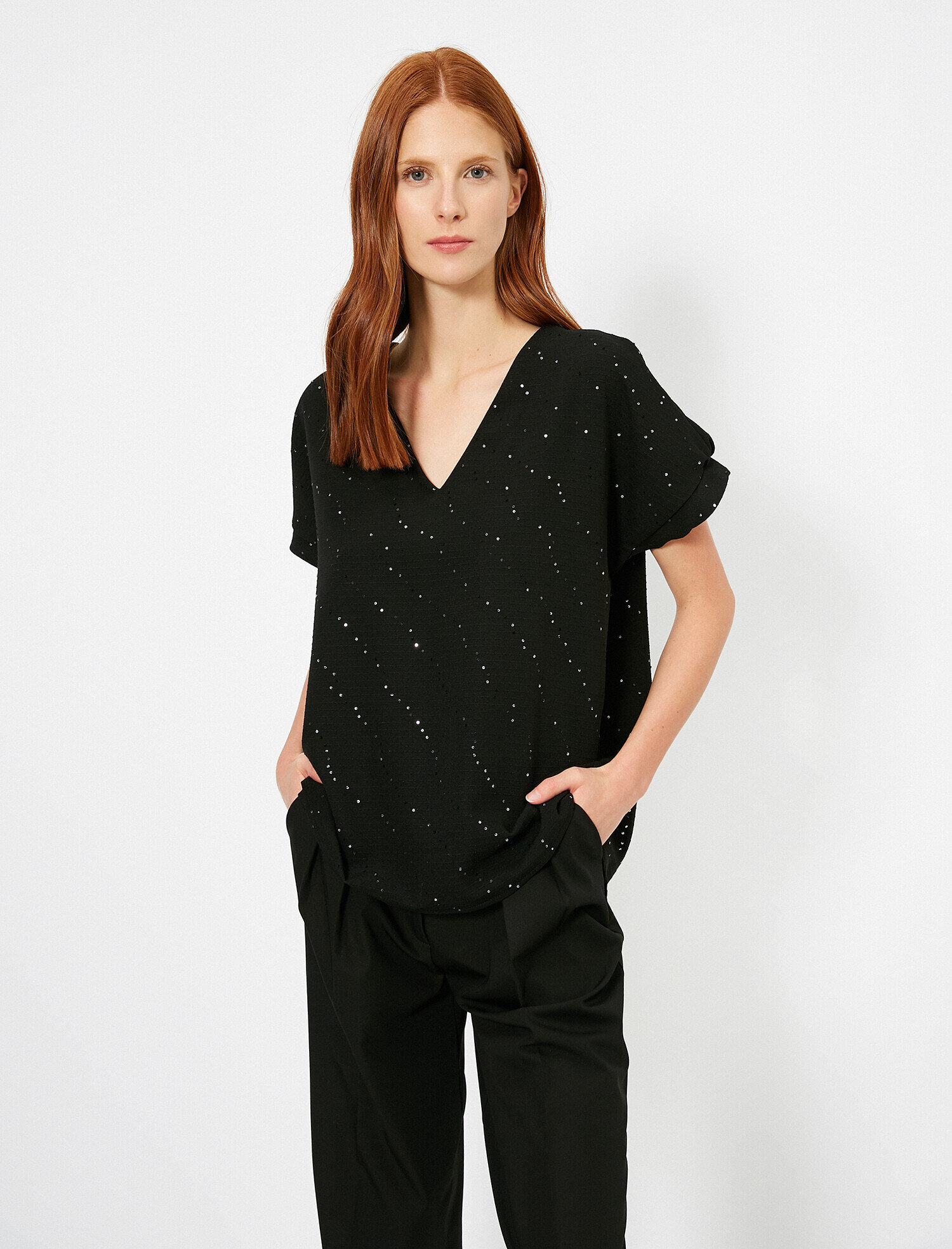   V Yaka Pul Detaylı Kısa Kollu Bluz