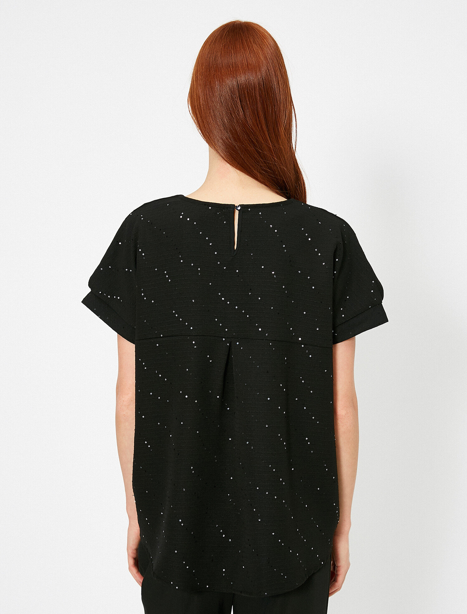   V Yaka Pul Detaylı Kısa Kollu Bluz