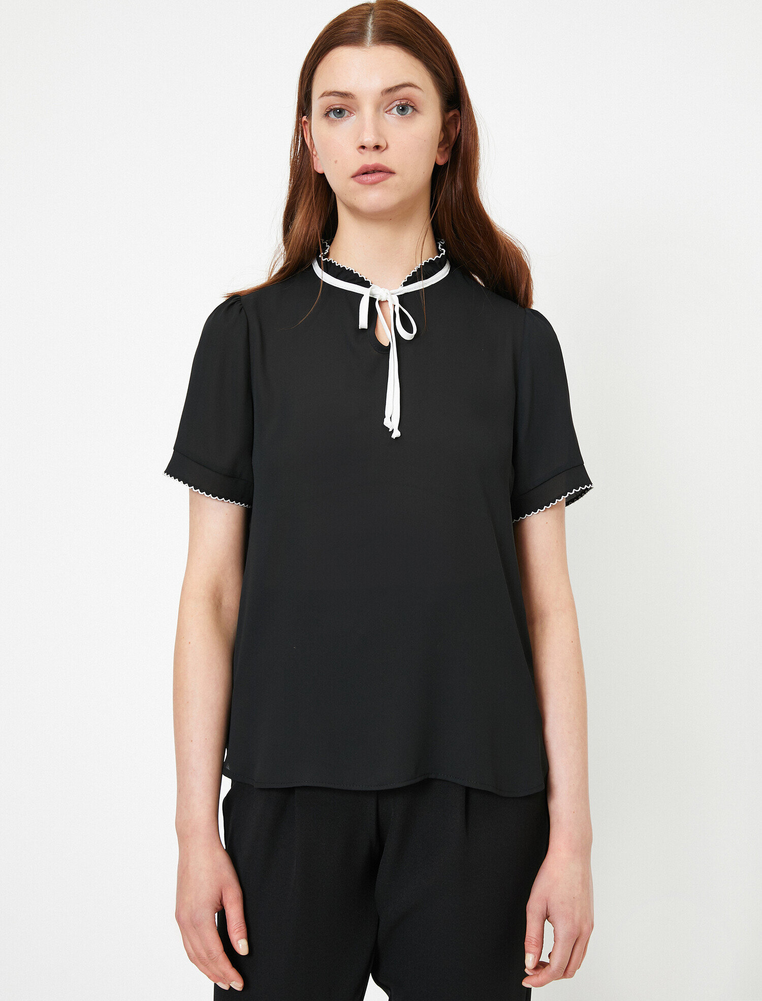   Yaka Bağlama Detaylı Kısa Kollu Bluz