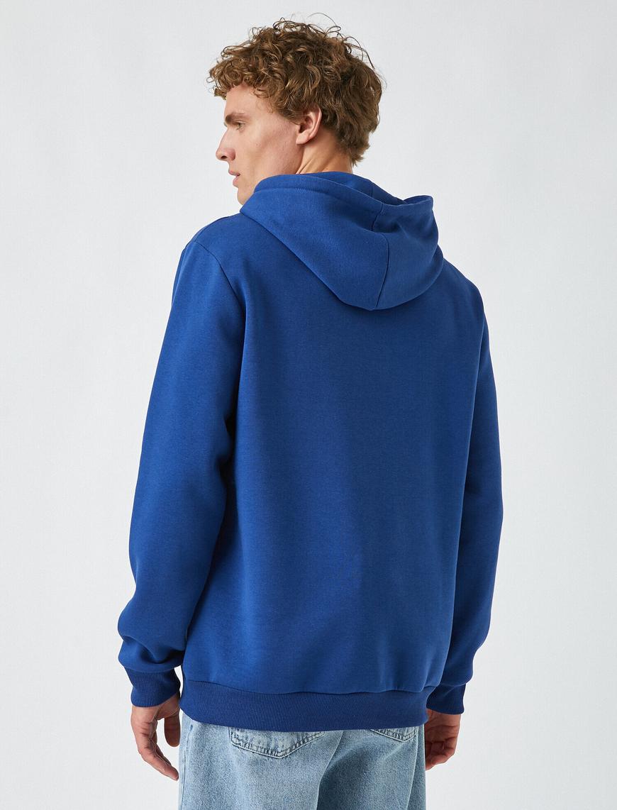   Kurt İşlemeli Kapşonlu Sweatshirt