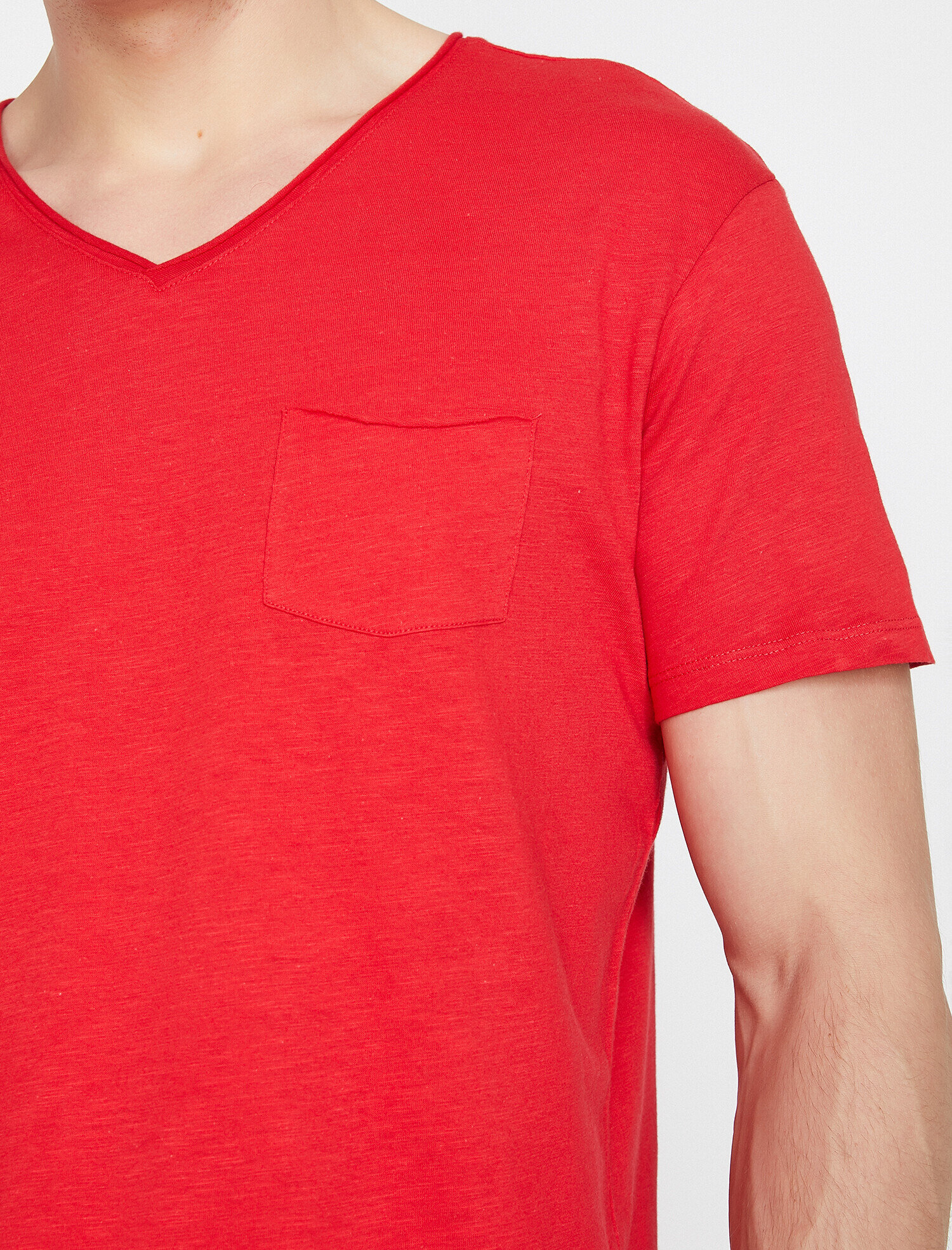   Cep Detaylı Tişört