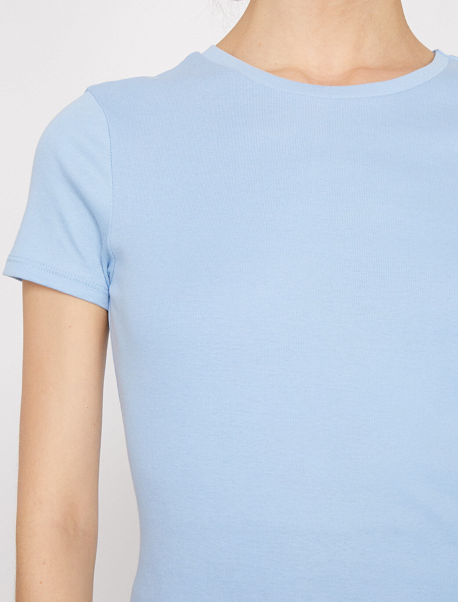   Bisiklet Yaka Dar Kesim Basic Tişört