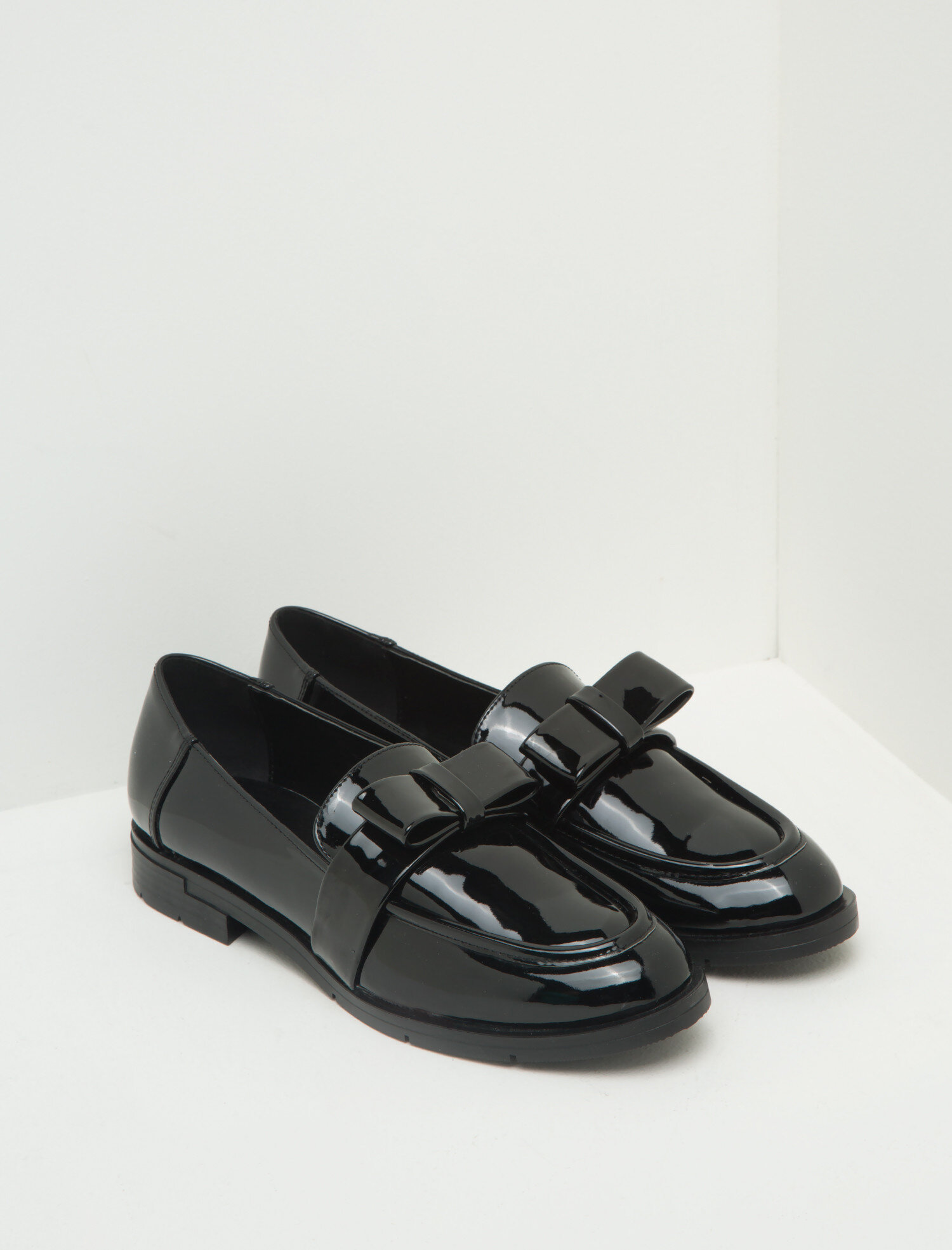  Kadın Fiyonk Detaylı Loafer