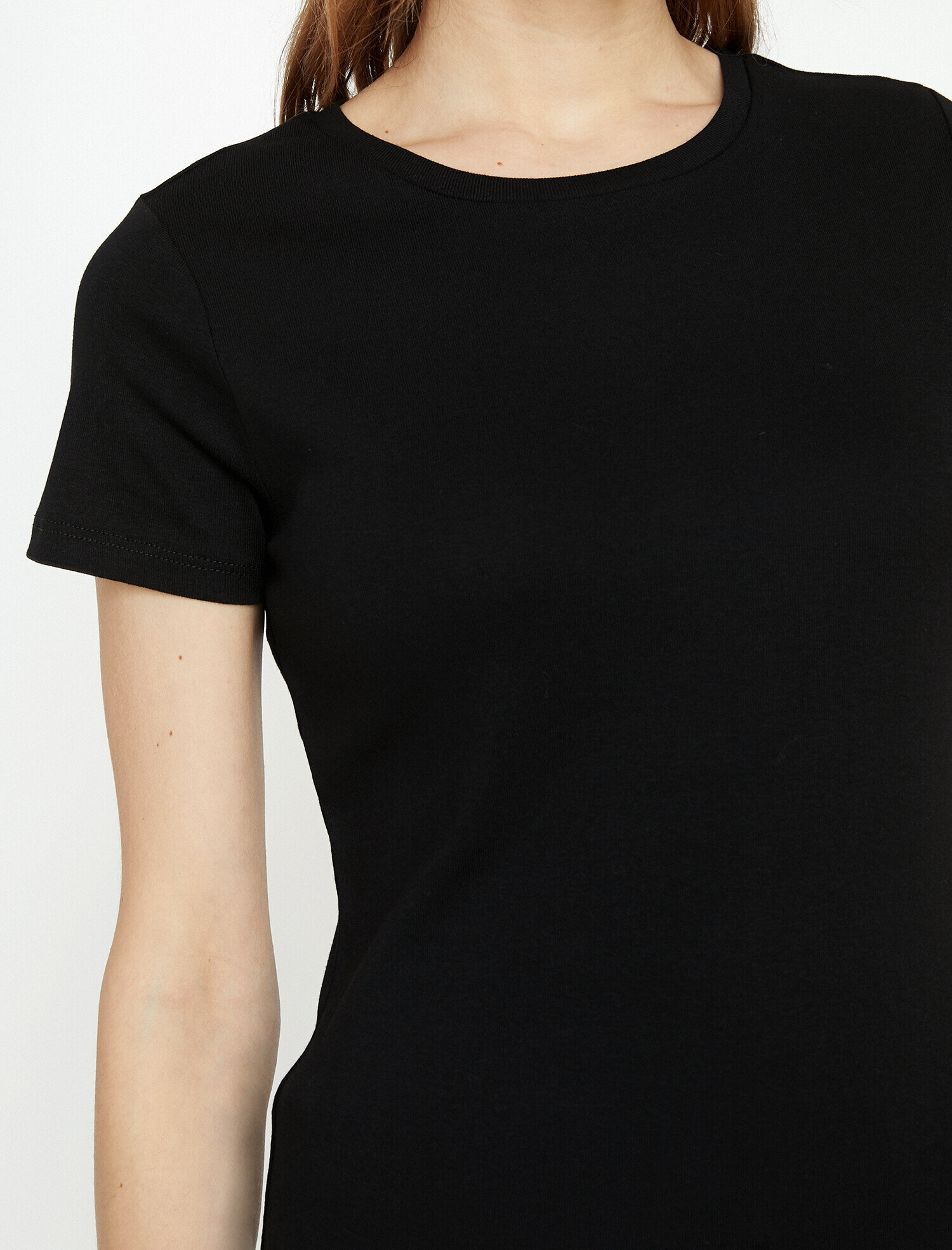   Bisiklet Yaka Dar Kesim Basic Tişört