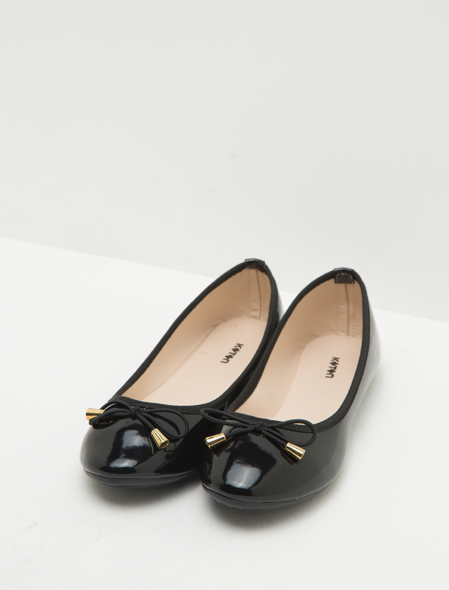  Kadın Fiyonklu Babet