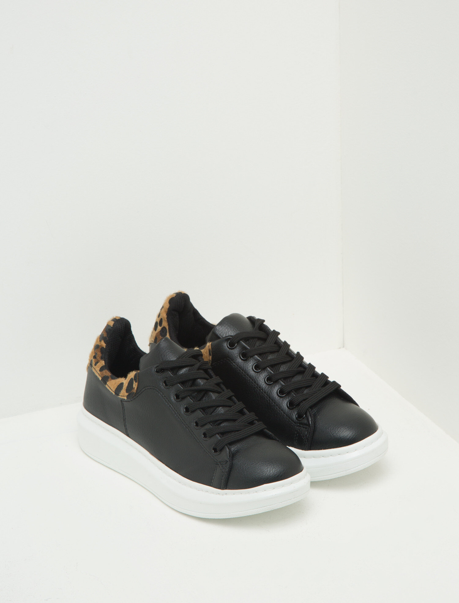  Kadın Bağcıklı Spor Ayakkabı