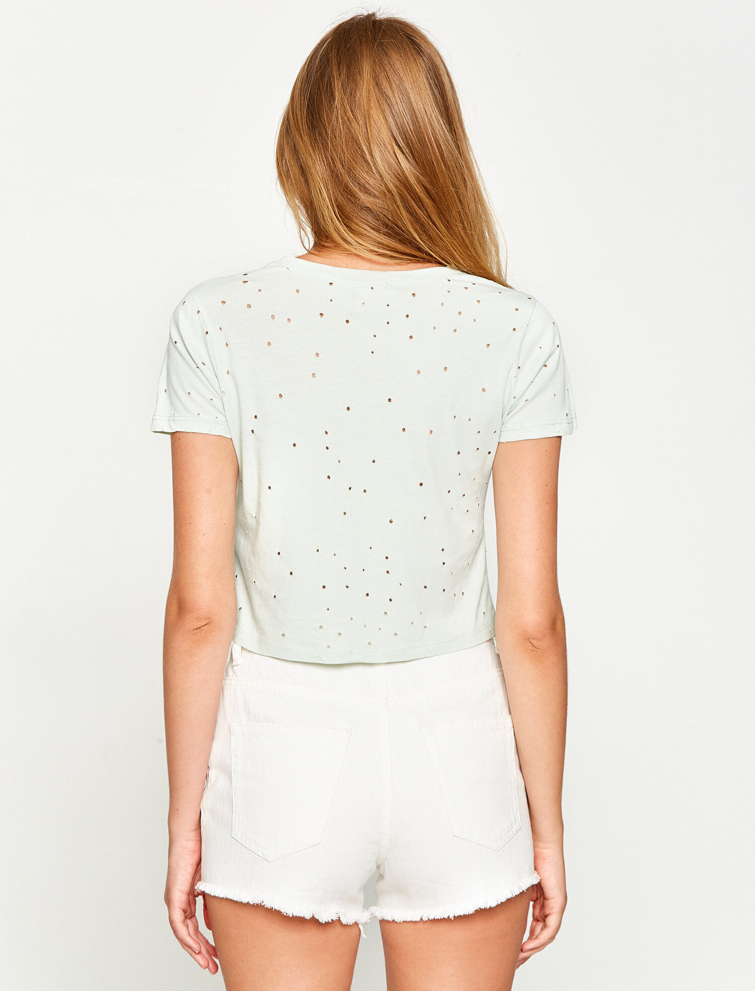   Yırtık Detaylı Tişört