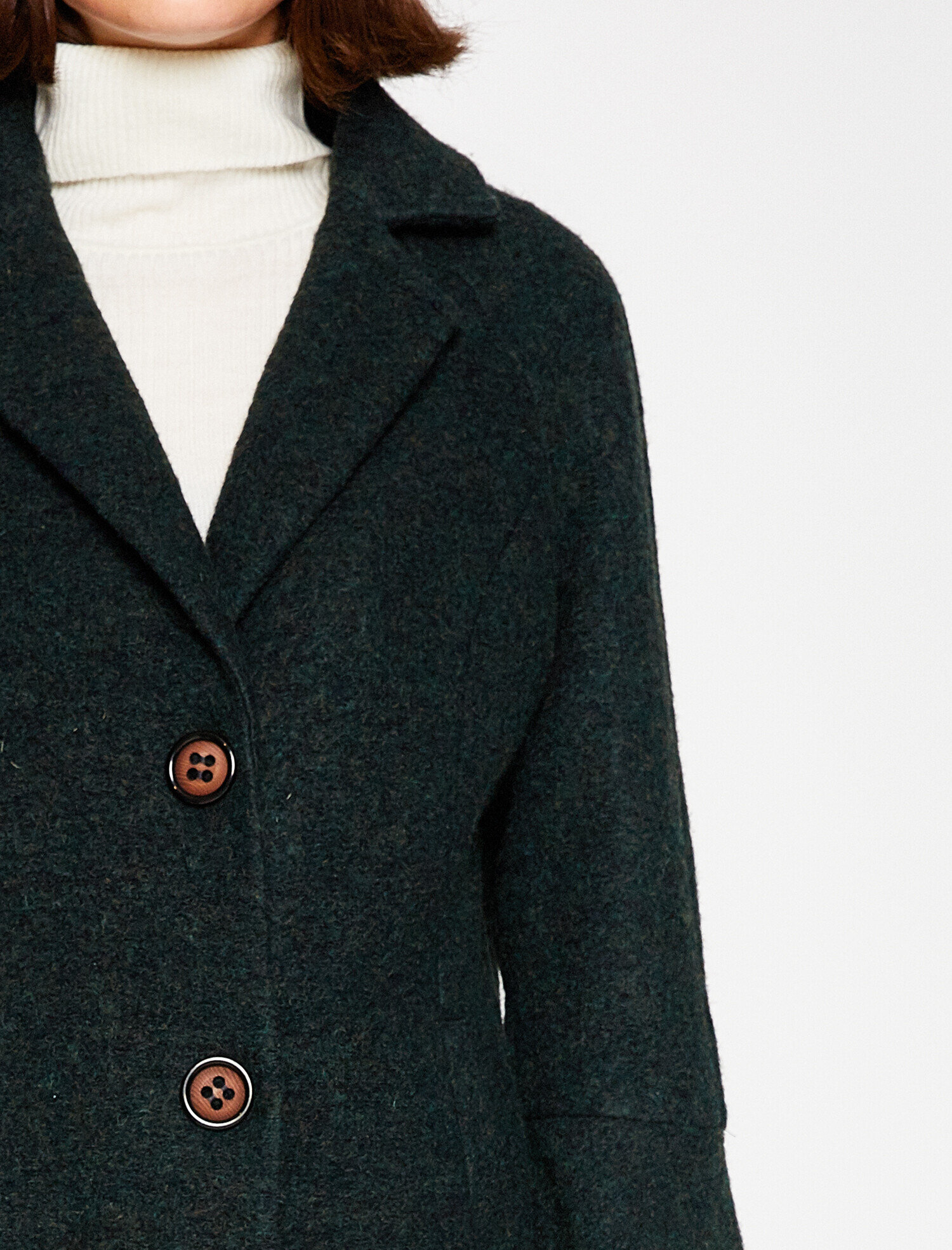   Düğme Detaylı Yün Kaban