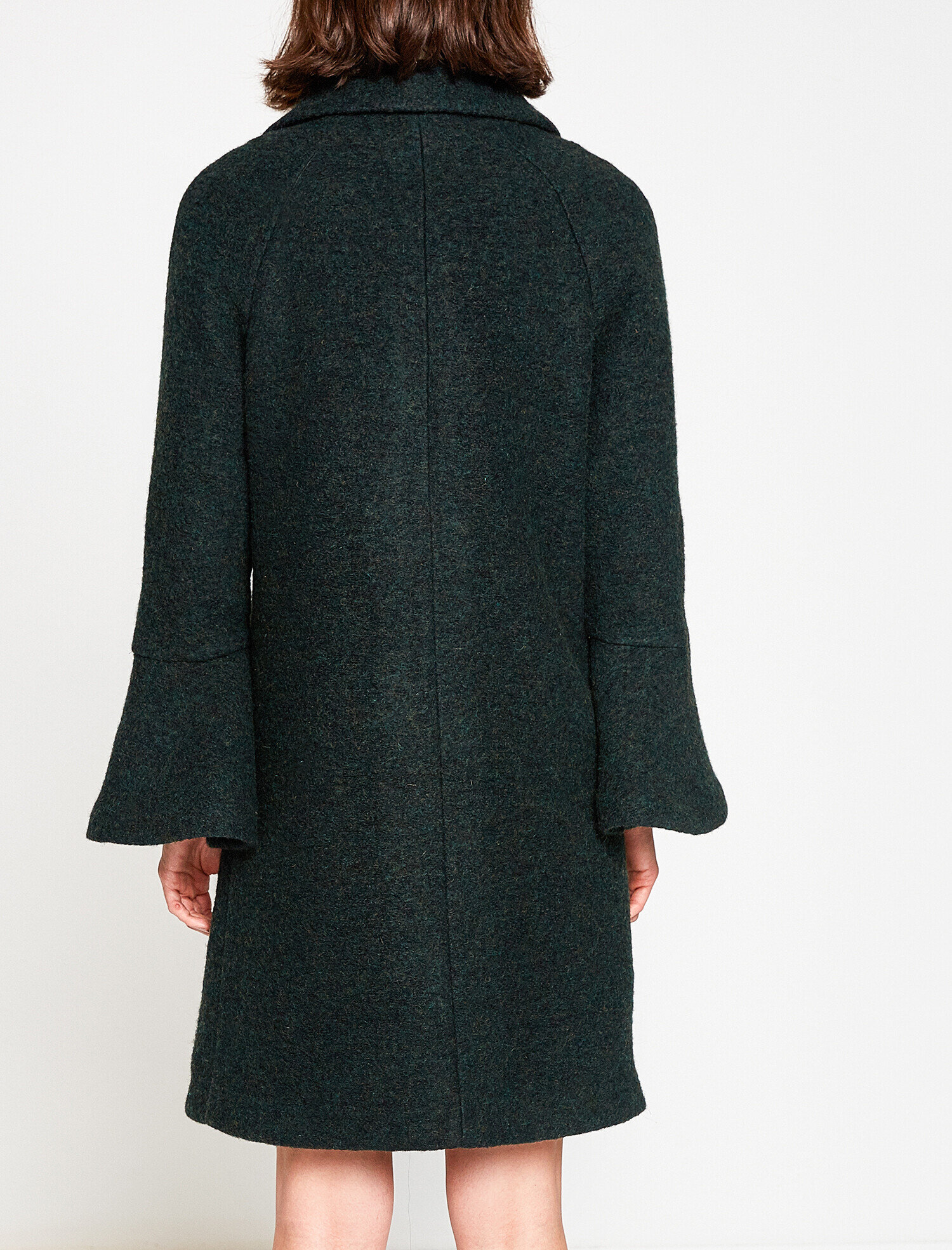   Düğme Detaylı Yün Kaban