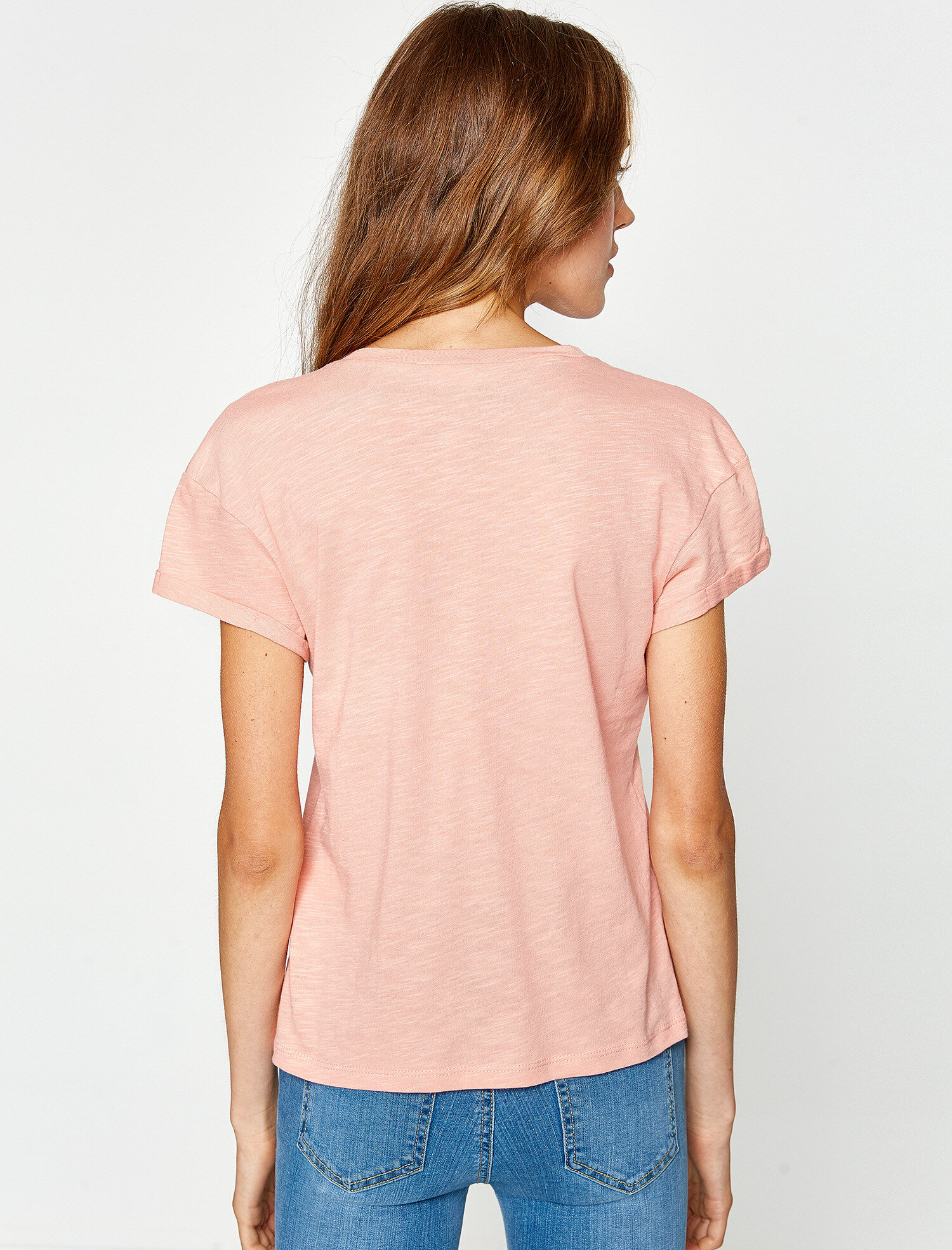   Yaka Detaylı Tişört