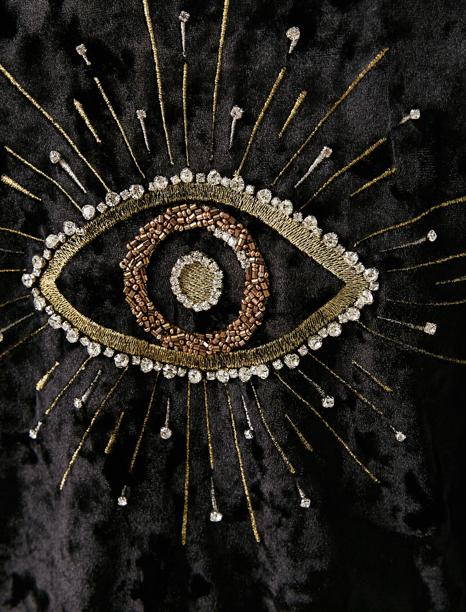   Kadife İşlemeli Sabahlık