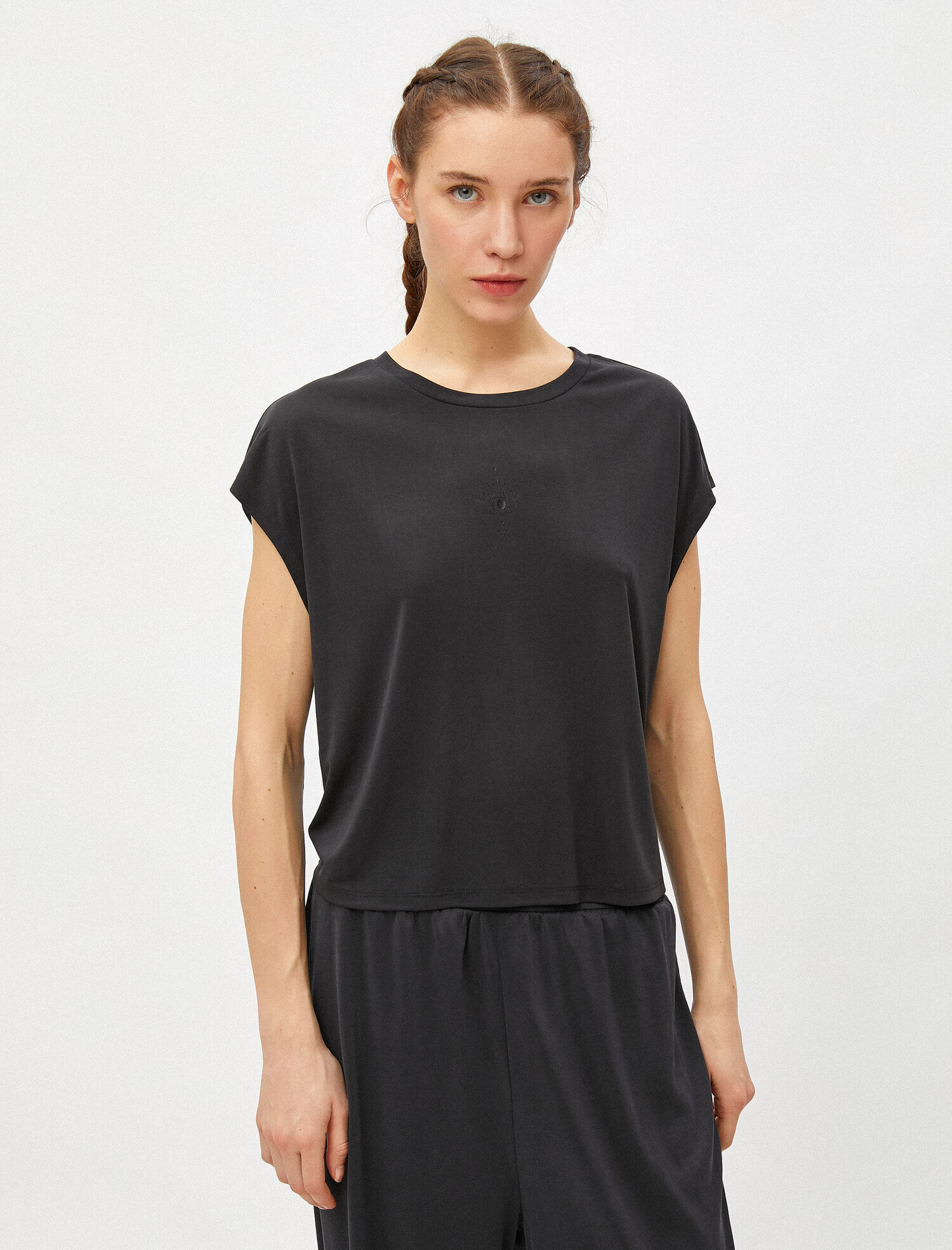   Sırt Detaylı Spor Tişört