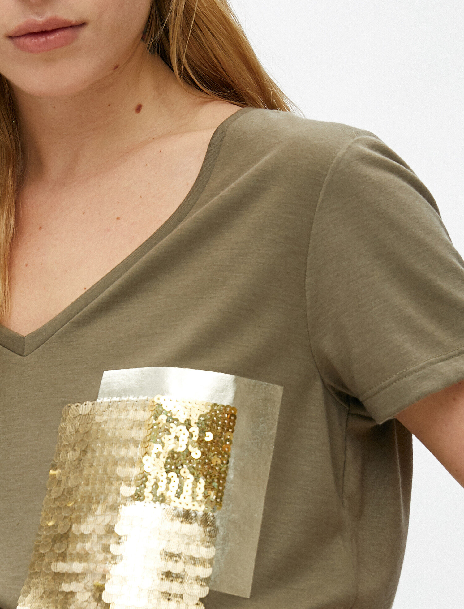   Payetli Tişört Simli Cep Detaylı V Yaka Kısa Kollu