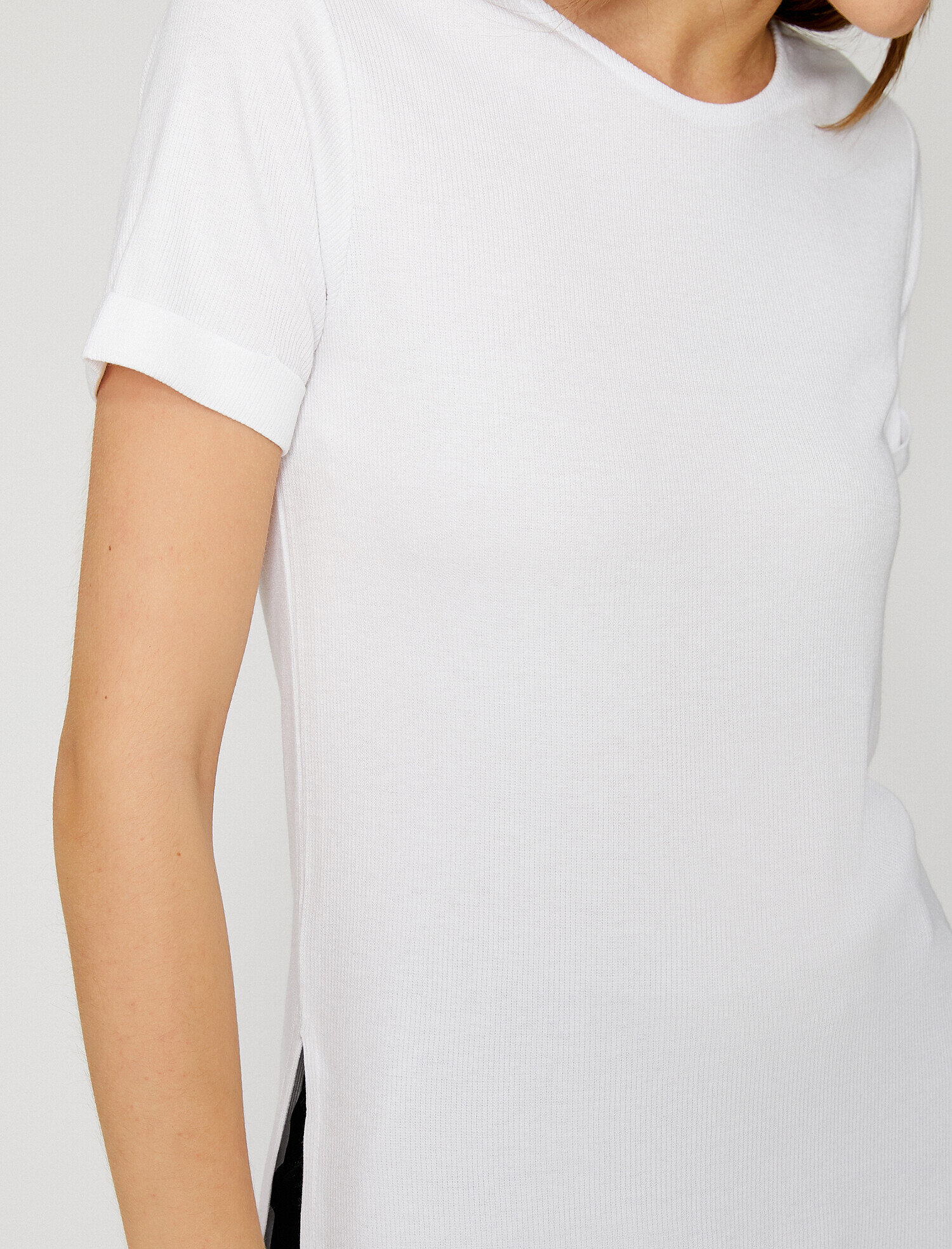   Yırtmaçlı Tişört Bisiklet Yaka