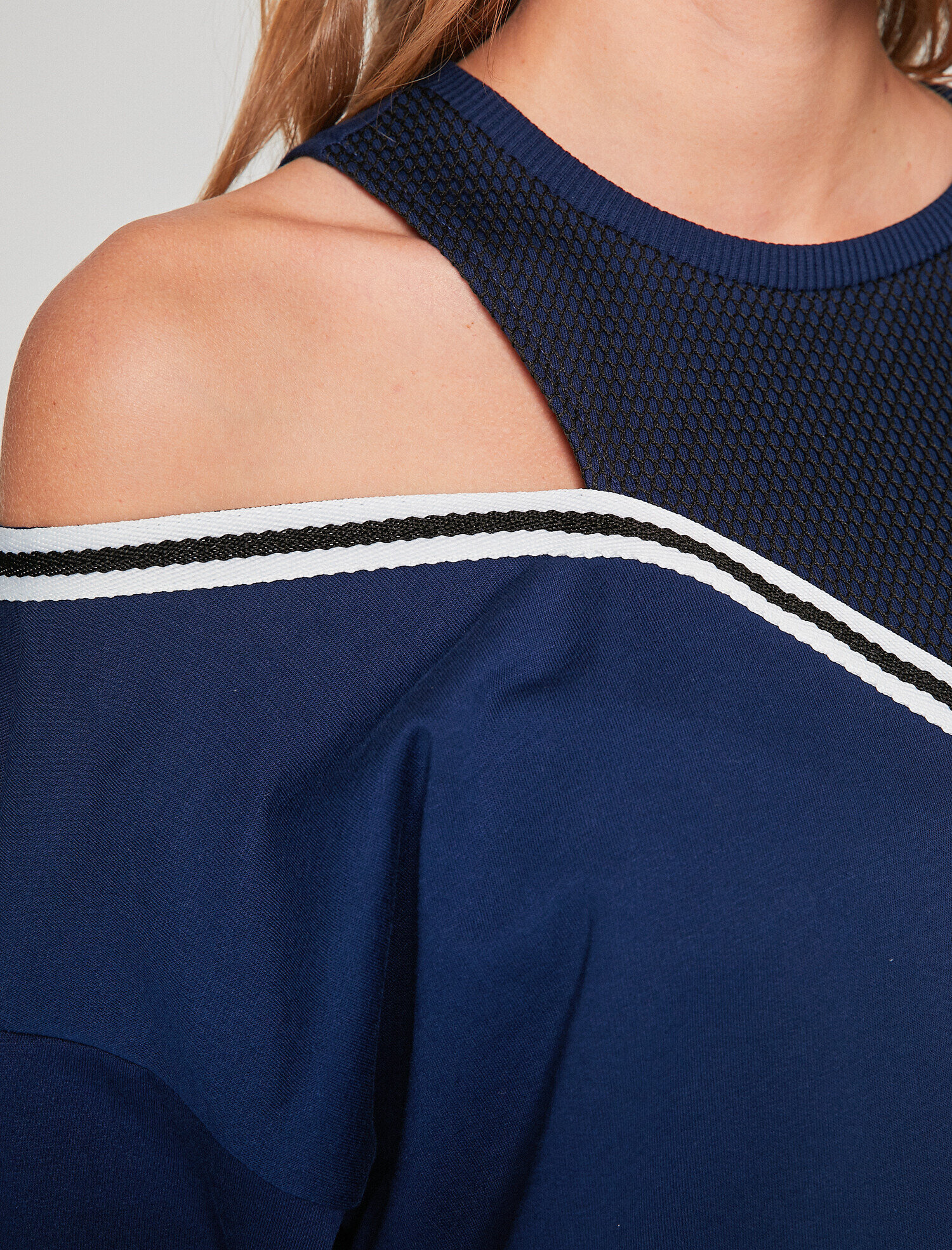   Omzu Açık Sweatshirt