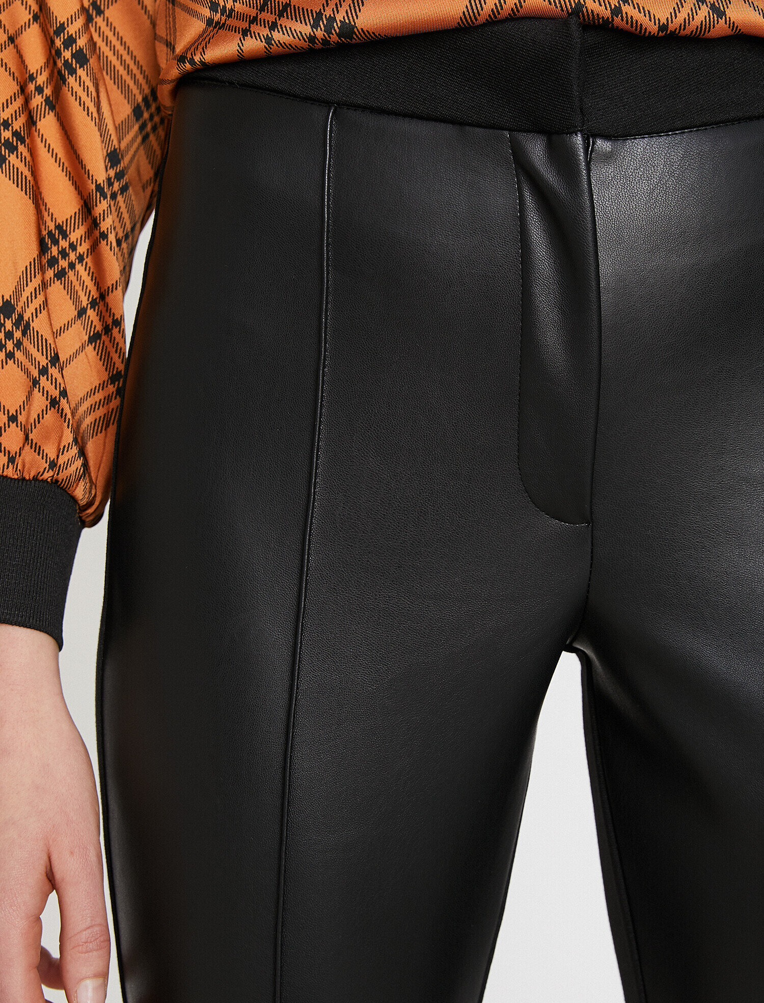   Deri Görünümlü Pantolon