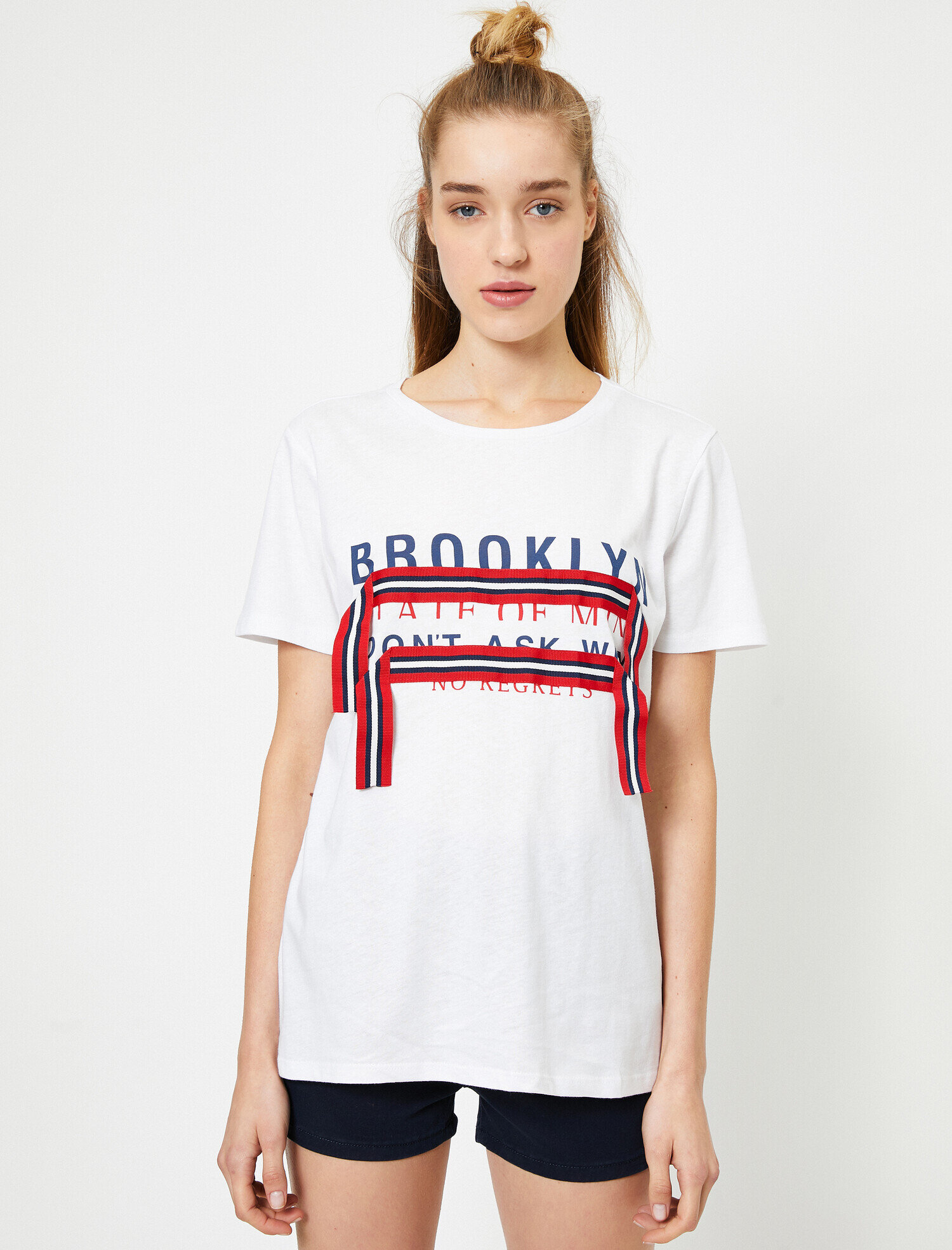   Bisiklet Yaka Kısa Kollu %100 Pamuklu İşlemeli Tişört