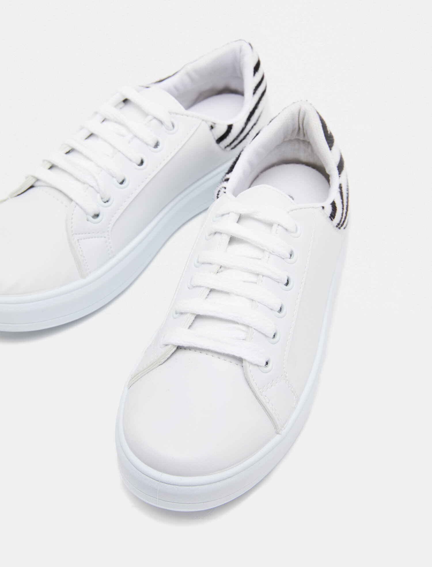  Kadın Bağcıklı Ayakkabı