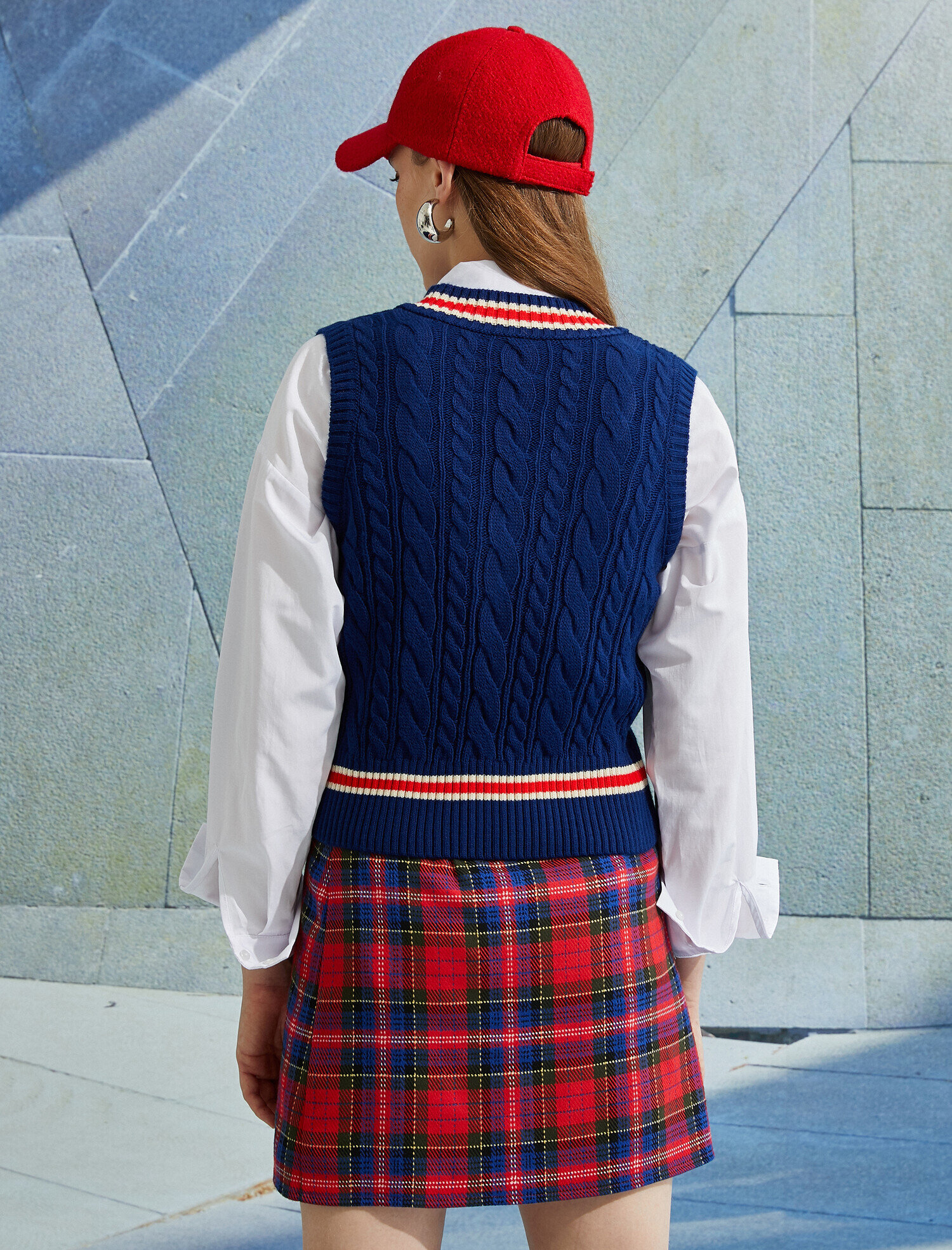   V Yaka Örgü Desenli Süveter