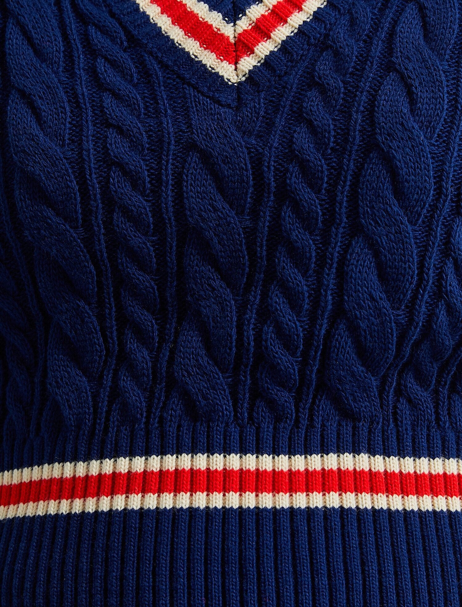   V Yaka Örgü Desenli Süveter