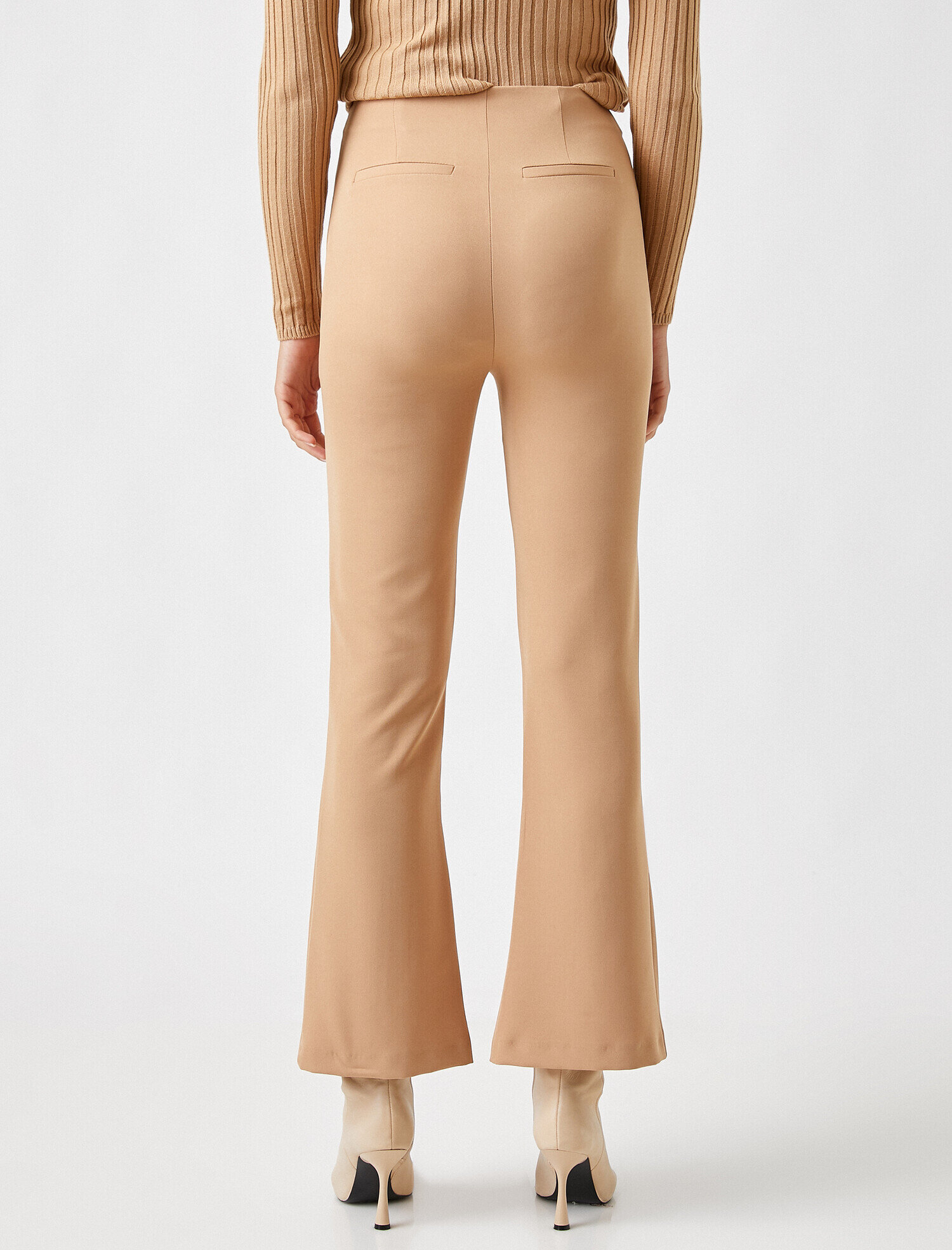   Geniş Paça Yırtmaçlı Pantolon