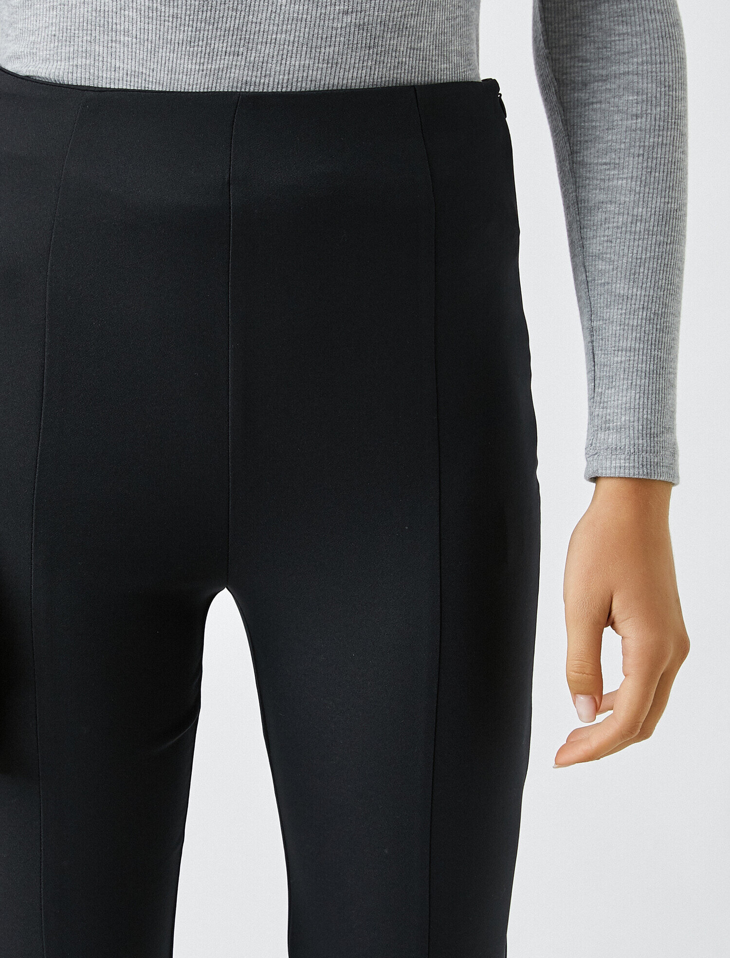   Geniş Paça Yırtmaçlı Pantolon
