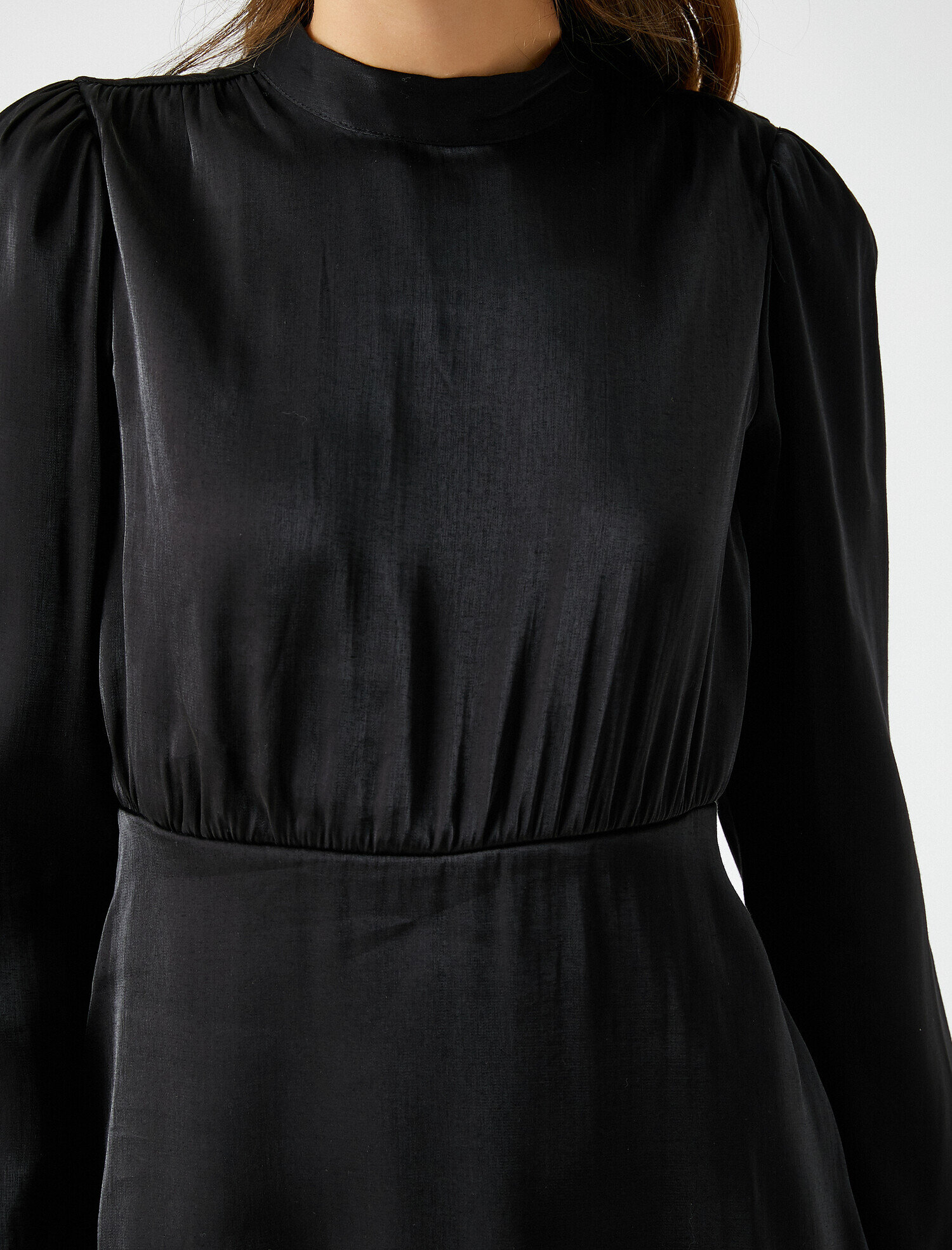   Saten Elbise Sırt Dekolteli Mini