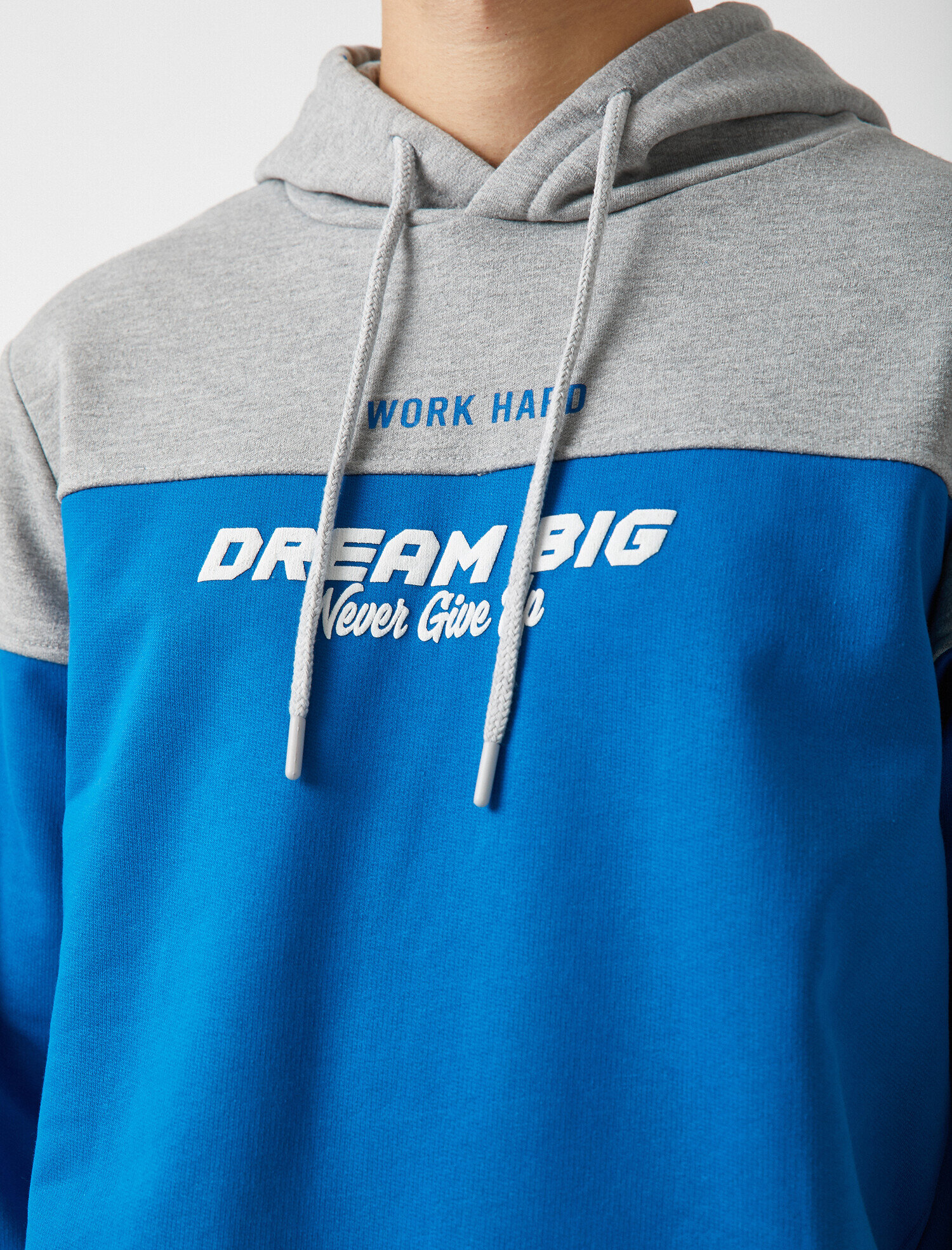 Renk Bloklu Yazılı Baskılı Kapüşonlu Sweatshirt